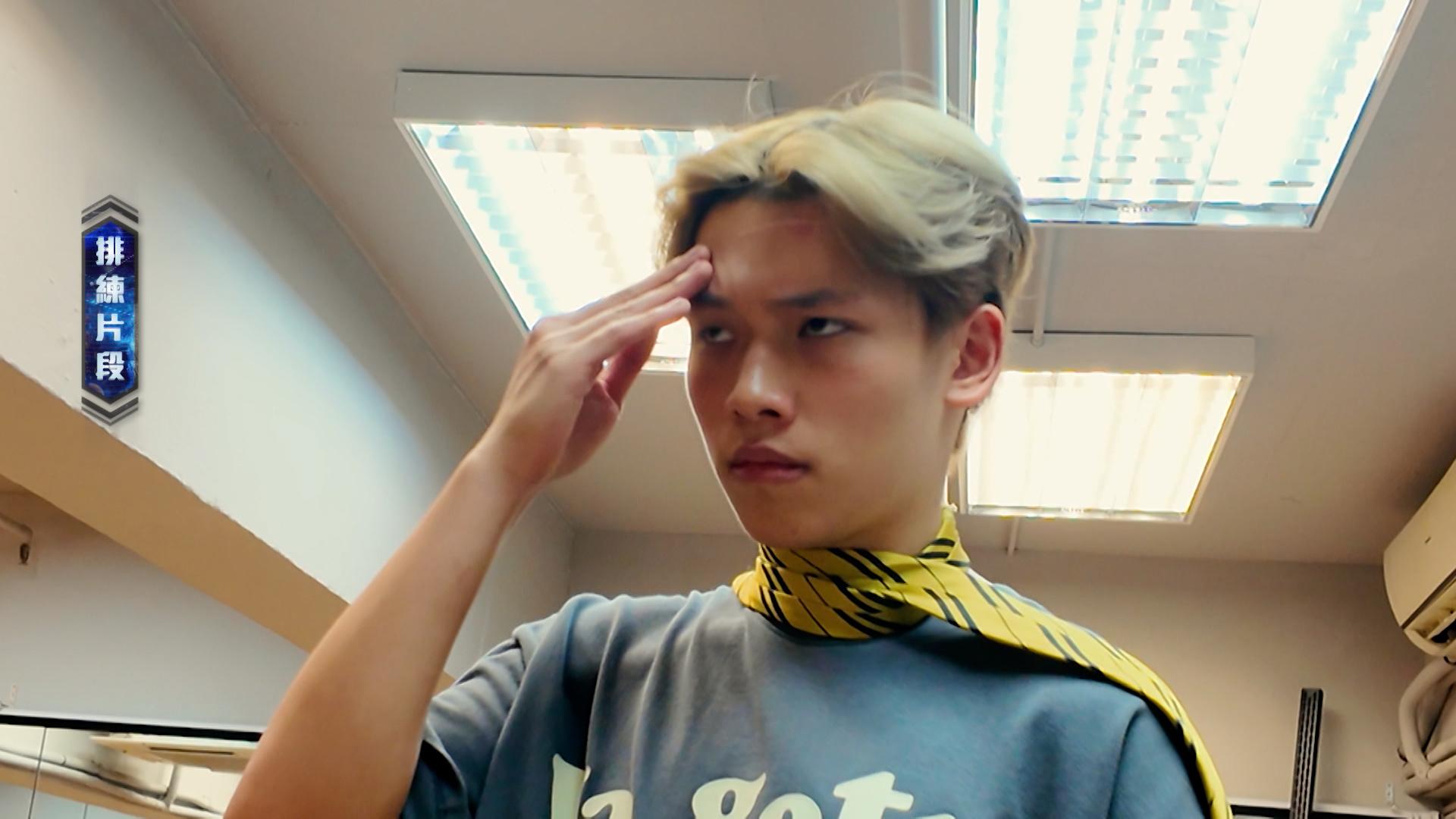 Alvin Lai努力嘗試戚眉。