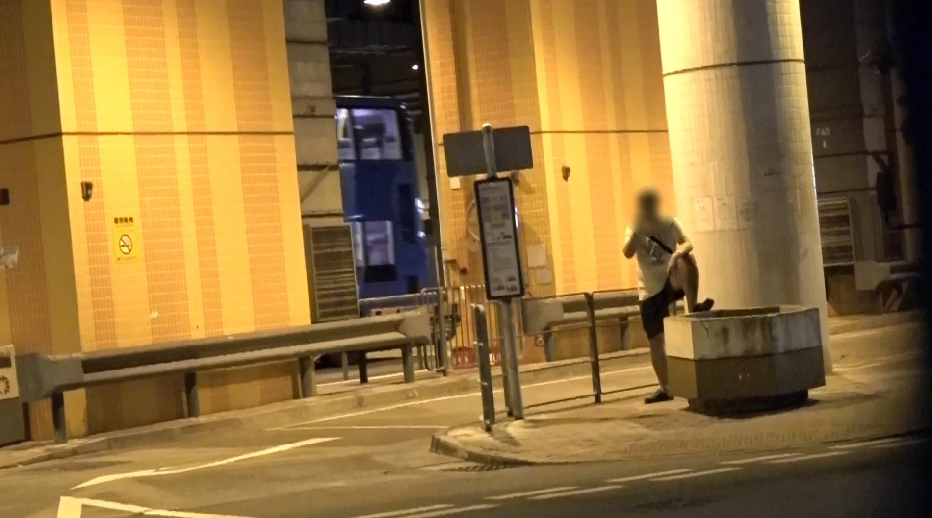 貓仔黎寬怡追訪香港仔怪男。