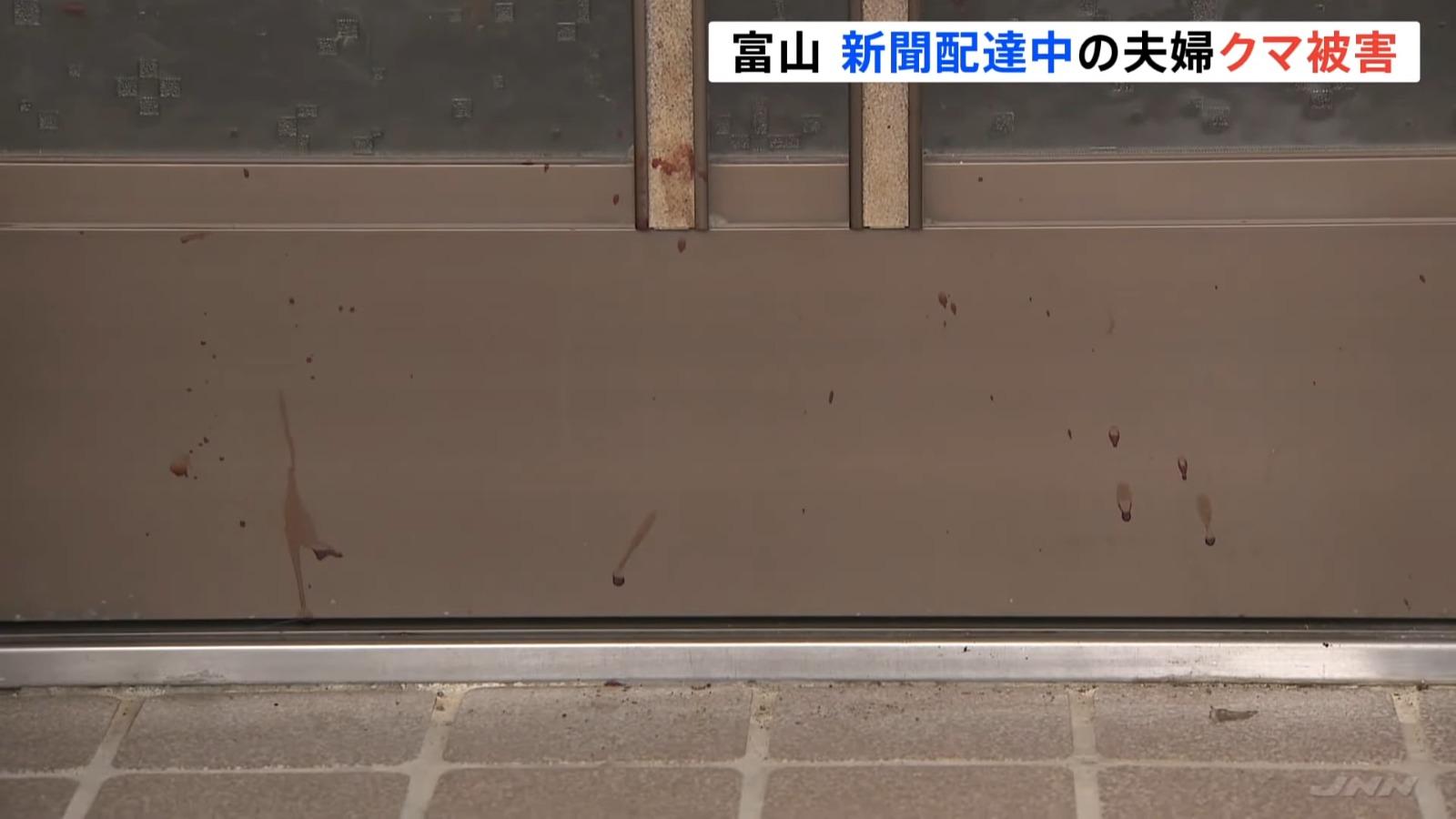 門外仍留下血漬。(影片截圖)