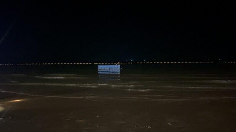 泰國芭堤雅男女浮床激戰 呻吟聲響徹海灘驚動民眾報警