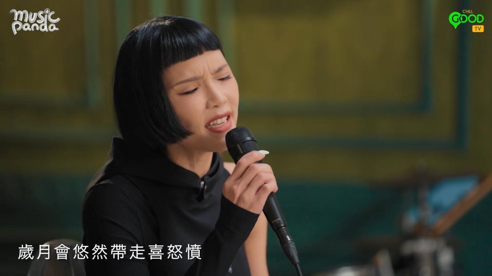 方皓玟在Music Panda演唱《假使世界原來不像你預期 》。(影片截圖)