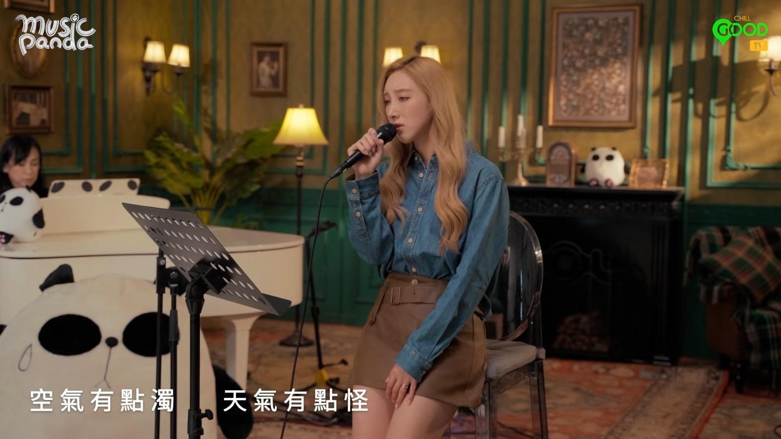 Angela許靖韻在Music Panda演唱《望年月》。(影片截圖)