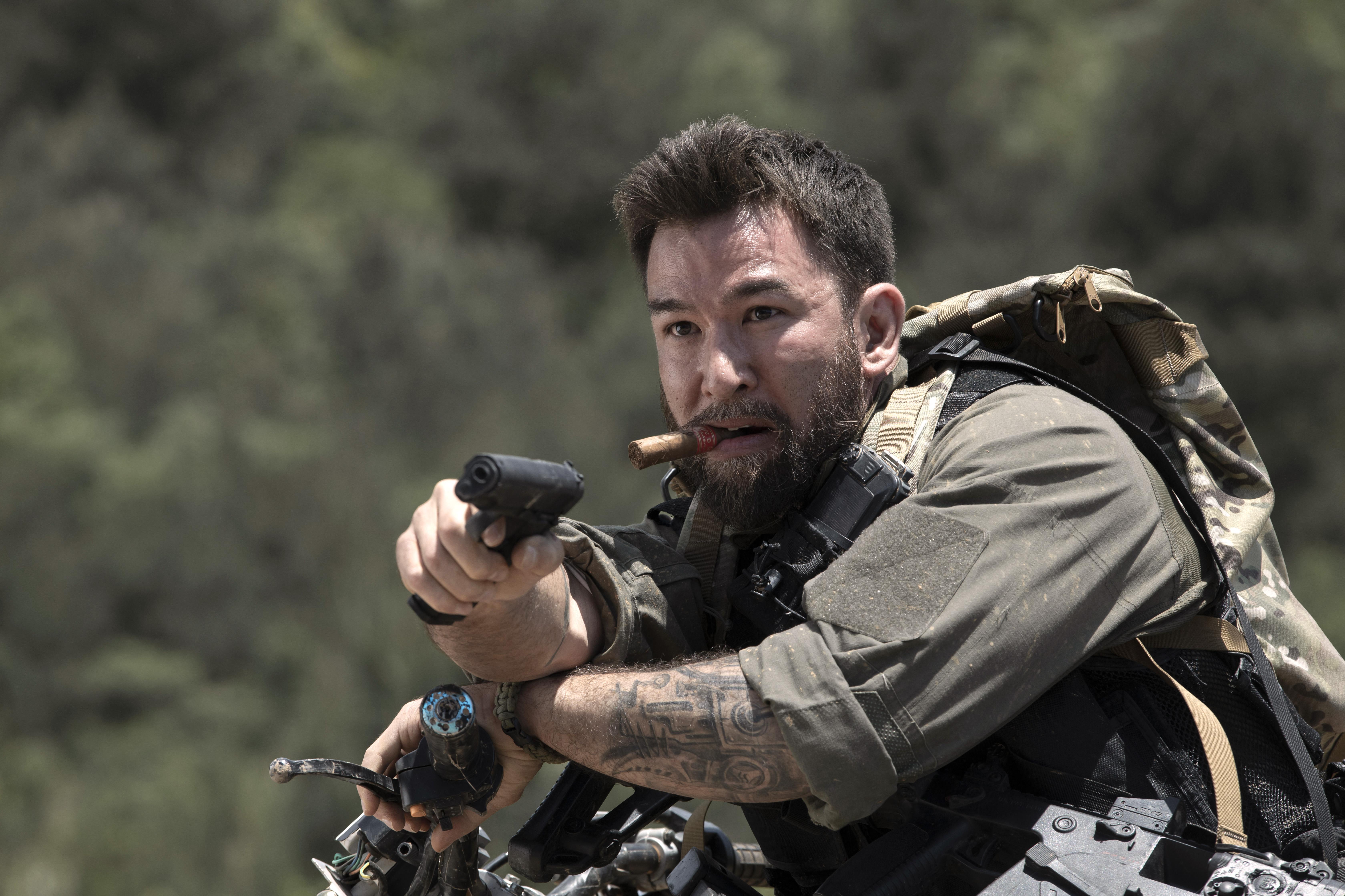 Chris Collins(飾 Dan)