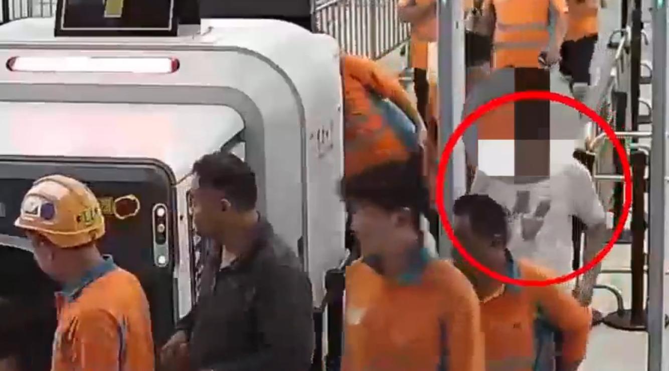 涉案男子於廣東省珠海市通往澳門特別行政區的拱北海關被截查。