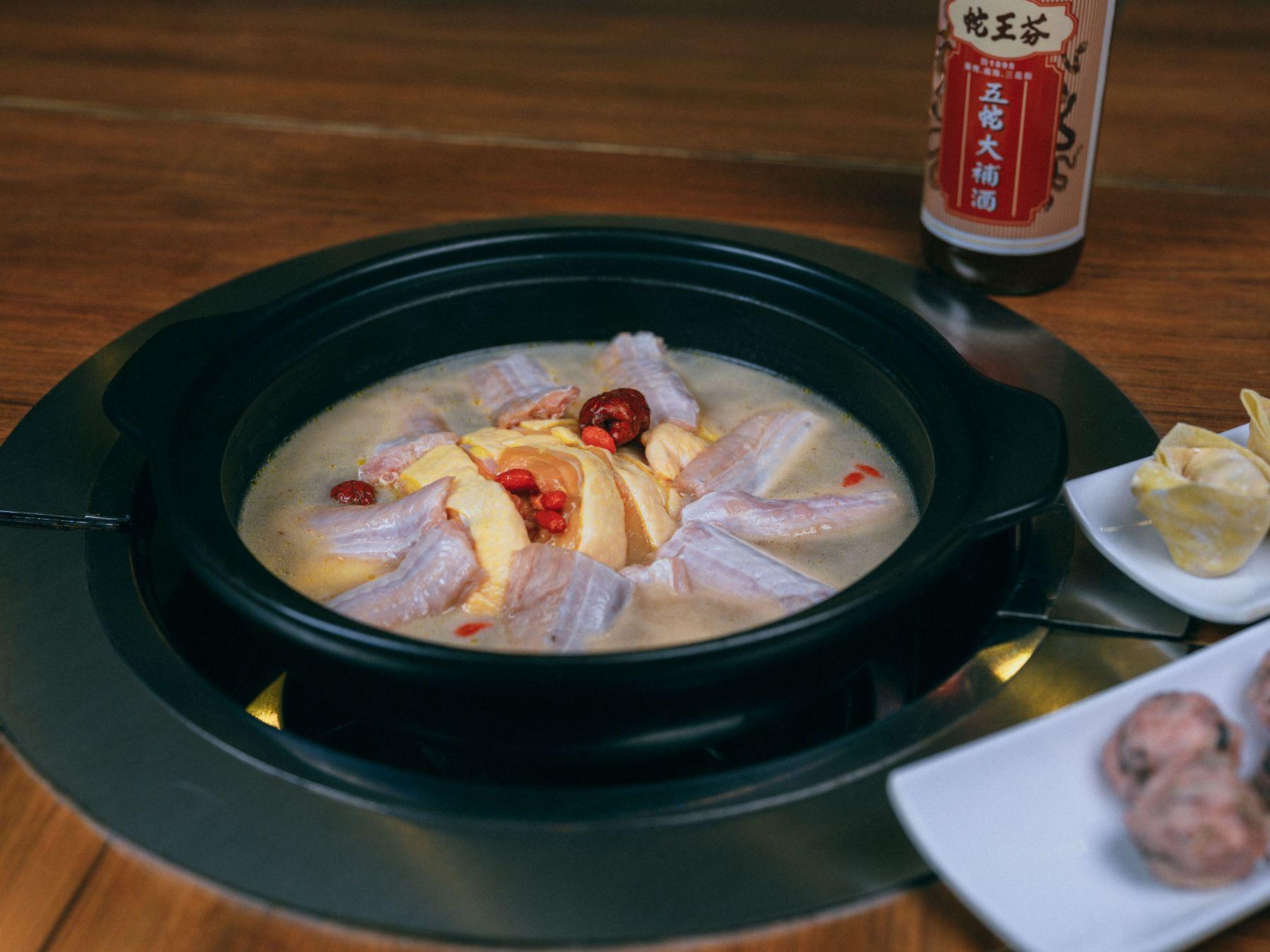 蛇王湯鍋-藥膳龍鳳湯($298/鍋)