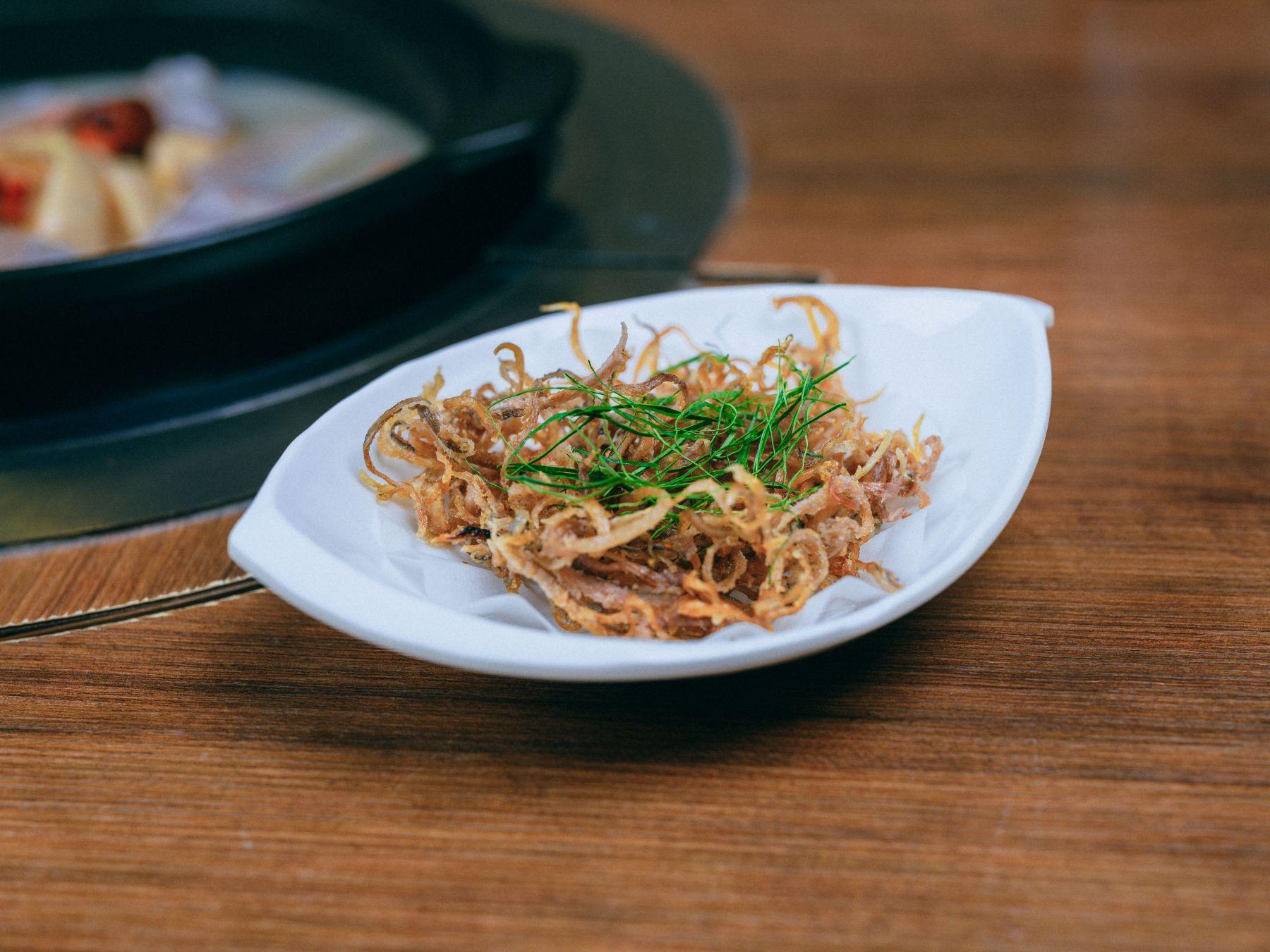 椒鹽炸蛇絲($128/碟)