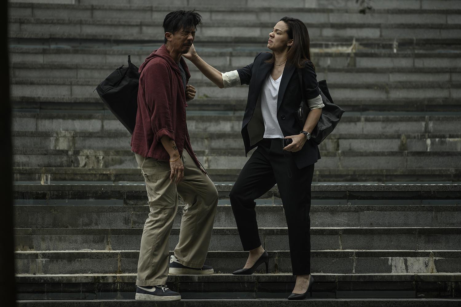 張繼聰在《金童》演逃避責任的爸爸,被韋羅莎摑醒。(《金童》劇照)