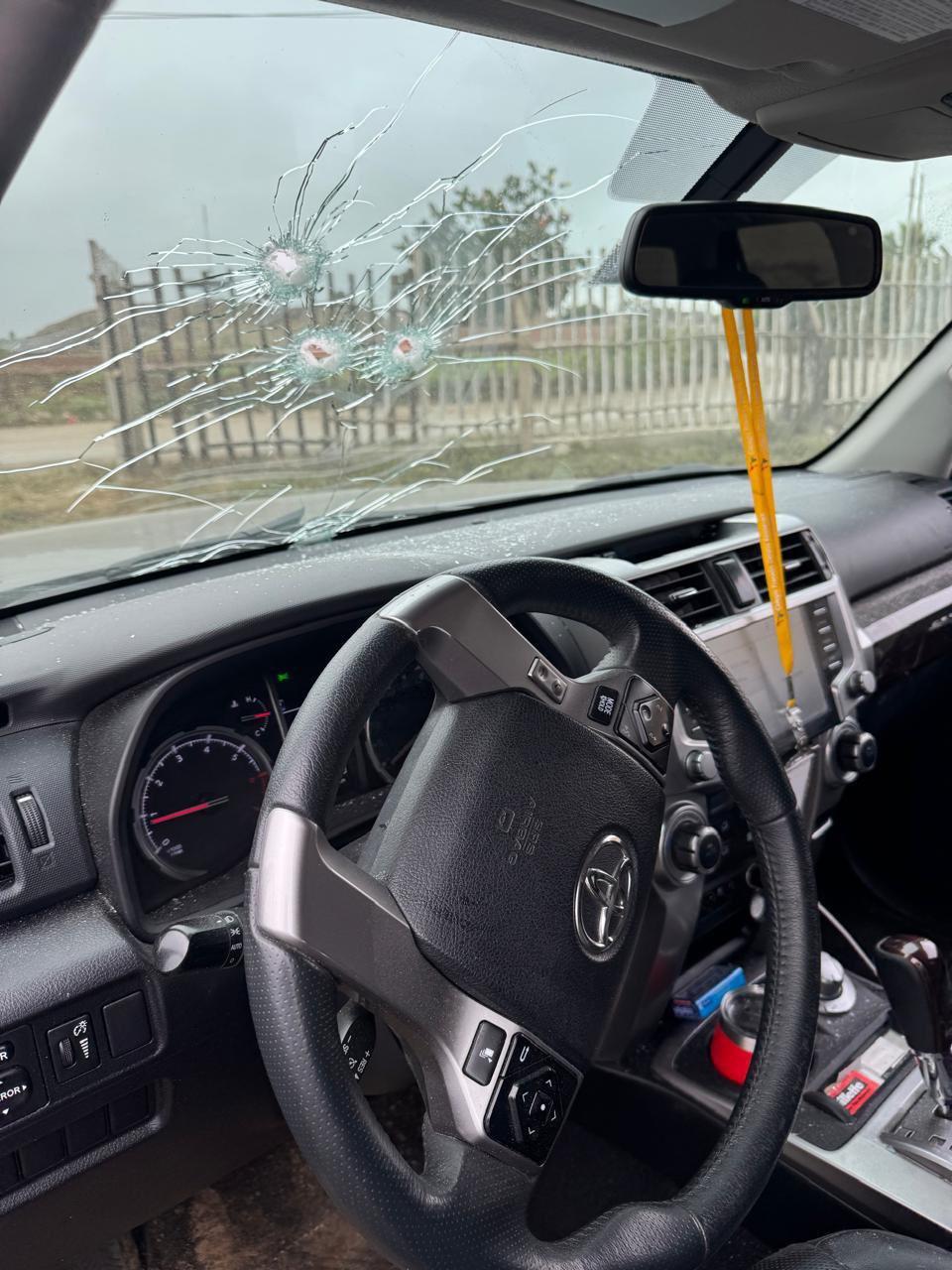 秘魯總統候選人貝勞德的汽車出現幾個彈孔。