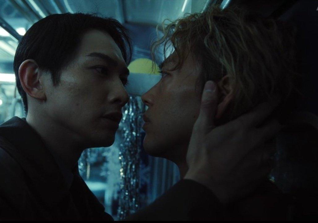 竹內涼真、町田啟太在電車內的肉緊咀戲唯美浪漫。