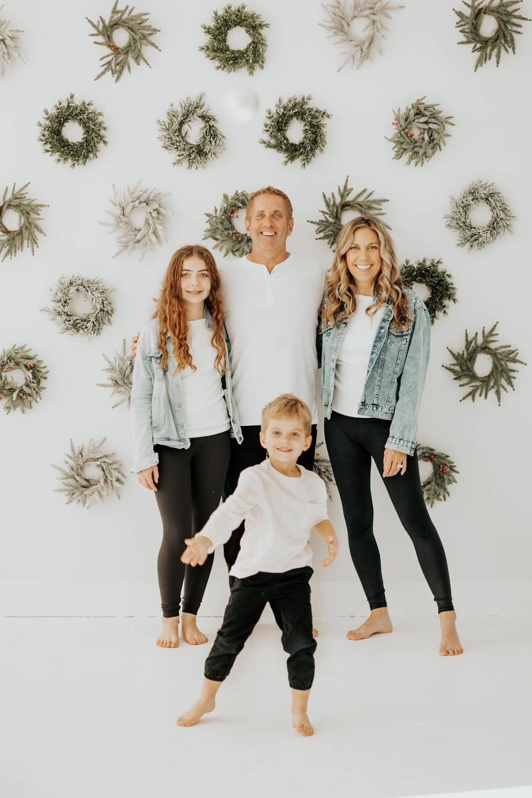 美國北卡羅來納州斯泰茨維爾地區的機場,當地周四(18日)早上有一架小型私人飛機起飛後不久遇上惡劣天氣,試圖返回機場途中墜毀,機上7人全數罹難,包括房車大賽退役車手比弗爾(Greg Biffle)一家四口。(網上圖片)