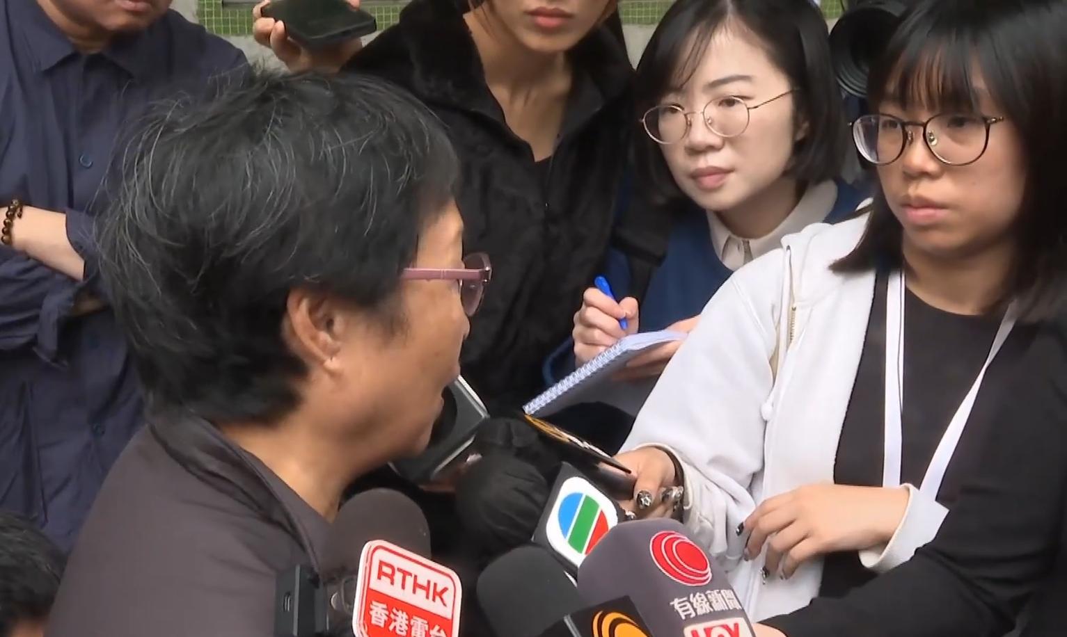 大埔宏福苑五級火|宏志閣未受大火波及,居民回家取重要物品。(有線電視新聞截圖)