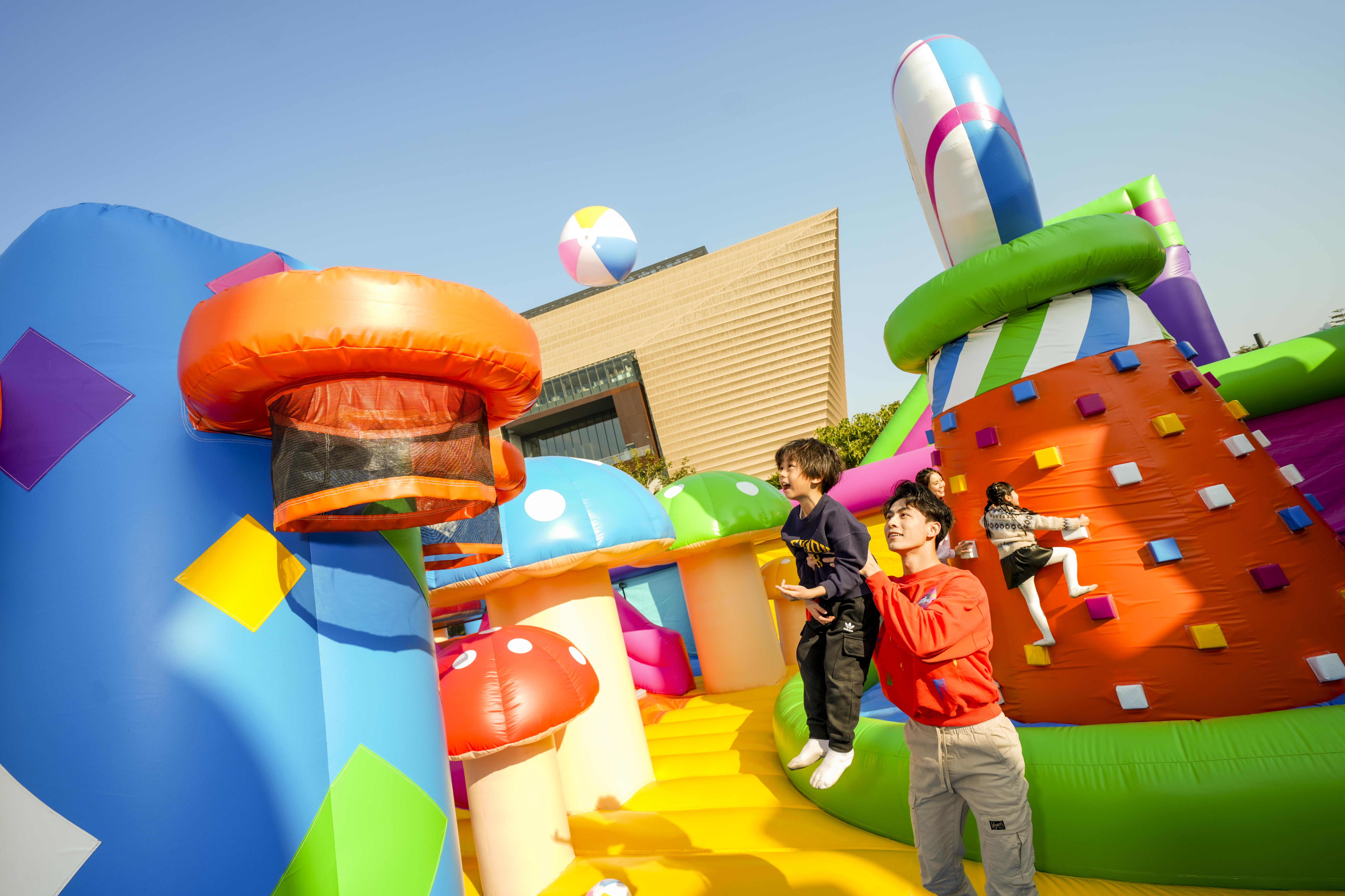 4大巨型彈跳區佔地10萬呎 最長150米障礙賽+全球最大充氣城堡