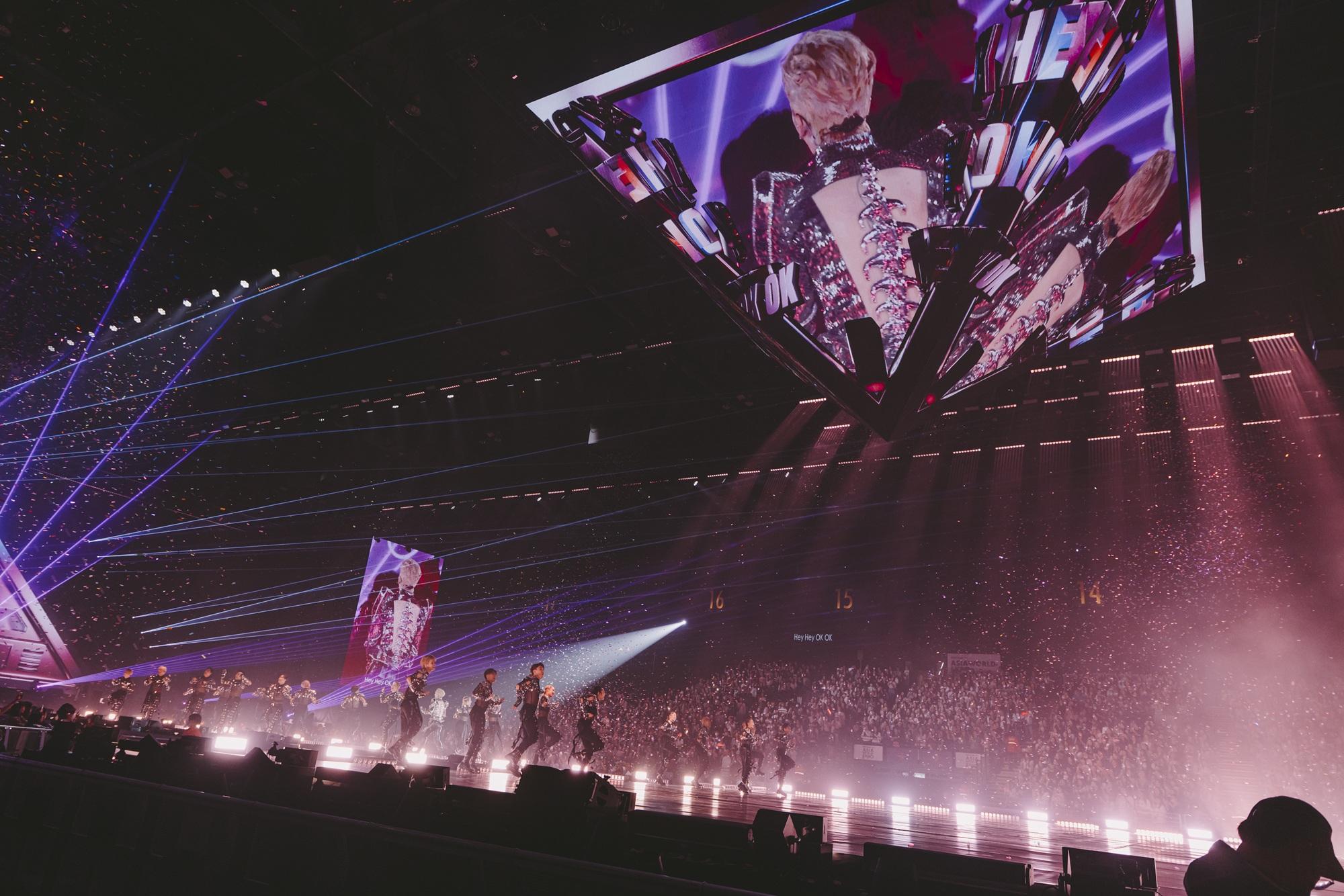 Anson Lo演唱會以「埃及國度」為核心主題,主舞台採用宏偉的金字塔結構,中央更懸掛著巨型倒轉金字塔。