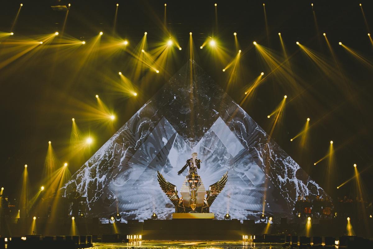 Anson Lo演唱會以「埃及國度」為核心主題,主舞台採用宏偉的金字塔結構,中央更懸掛著巨型倒轉金字塔。