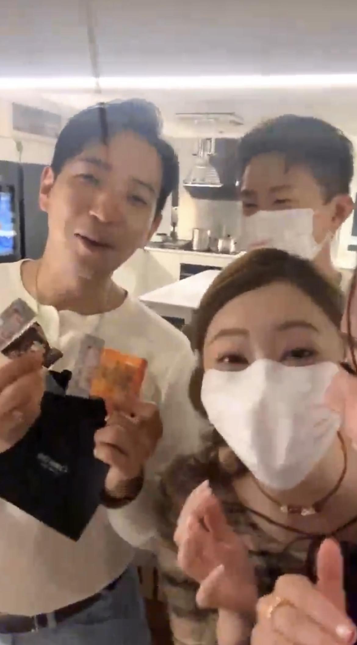 Matthew嫌棄梁敏巧的鎖匙扣。