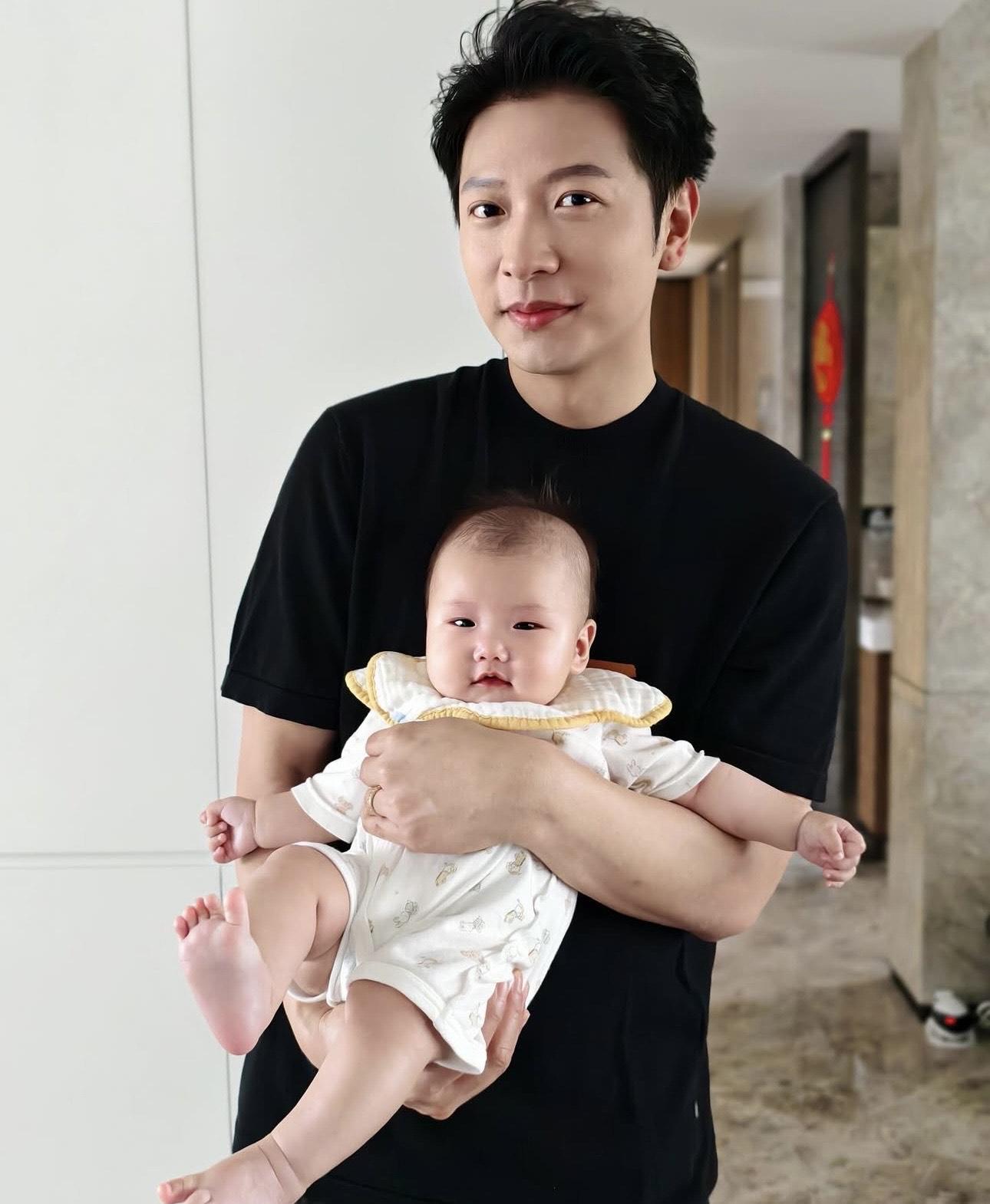 高鈞賢去年12月宣布與太太黃梓漫結婚,並公布雙喜臨門,迎來愛女Liona。