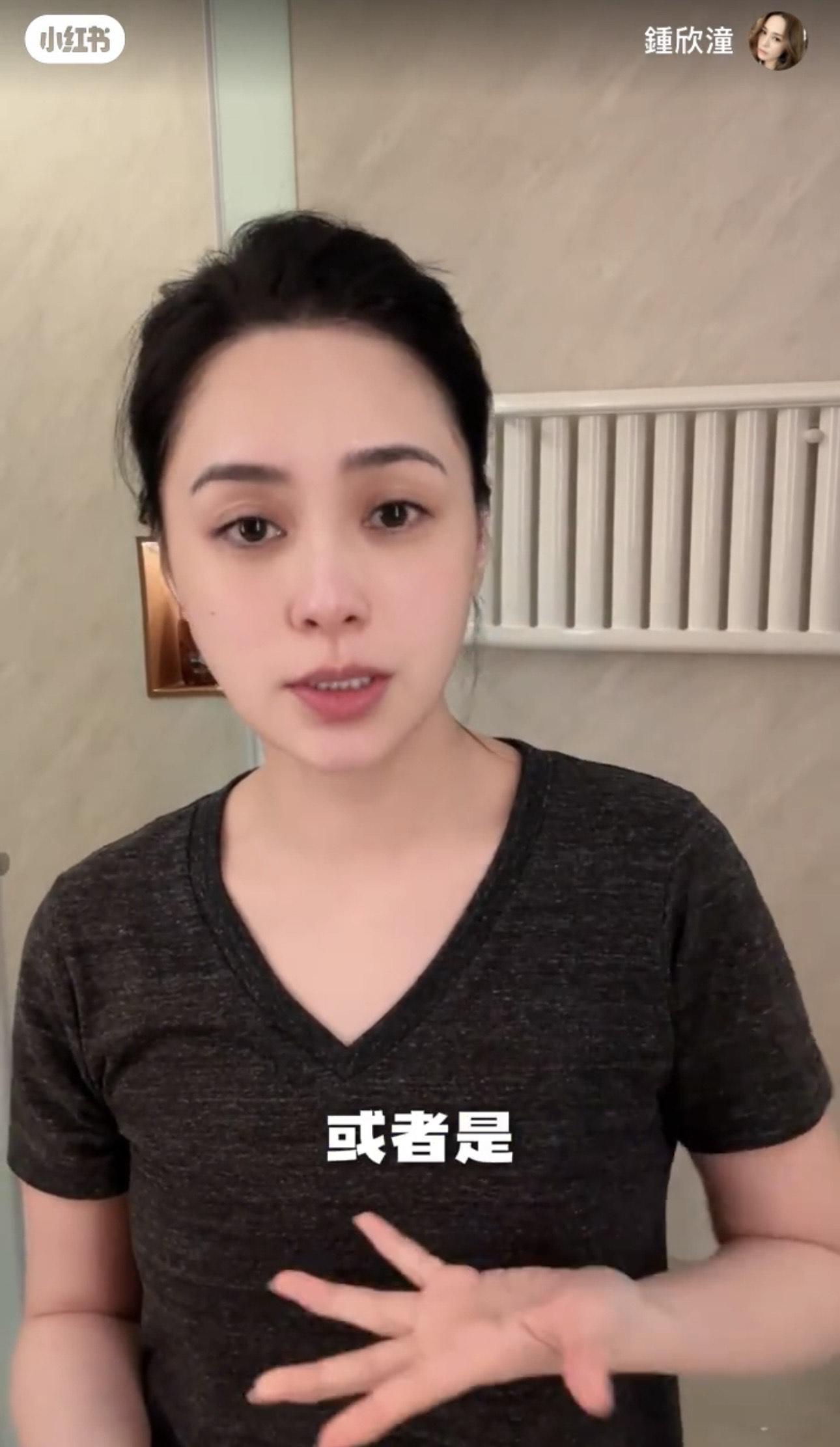 鍾欣潼素顏狀態依然極佳。