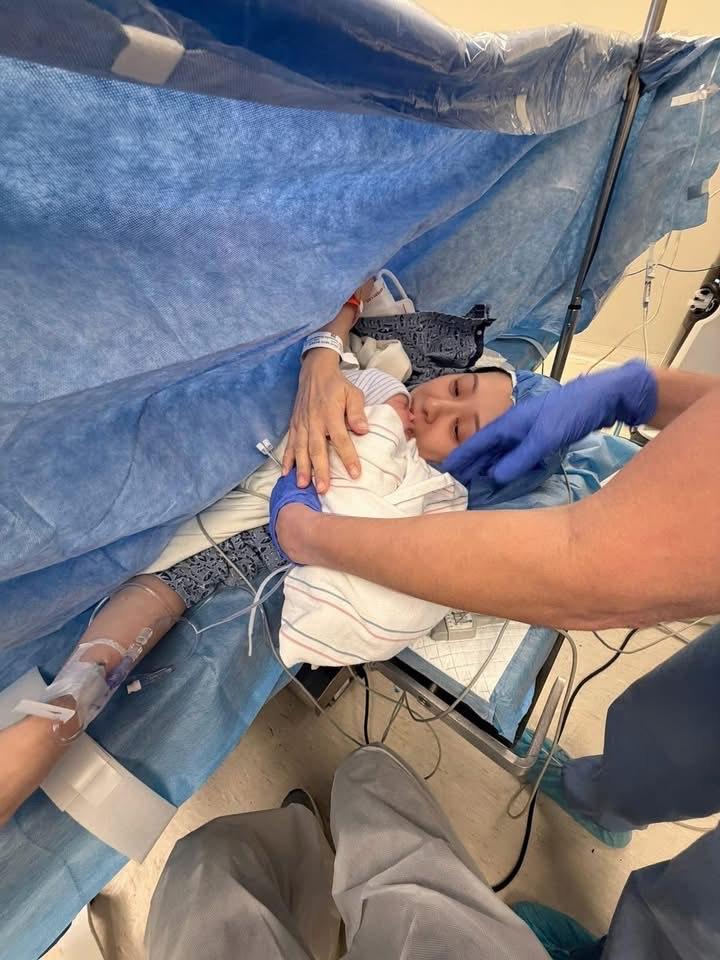 戴夢夢分享在產房照片。