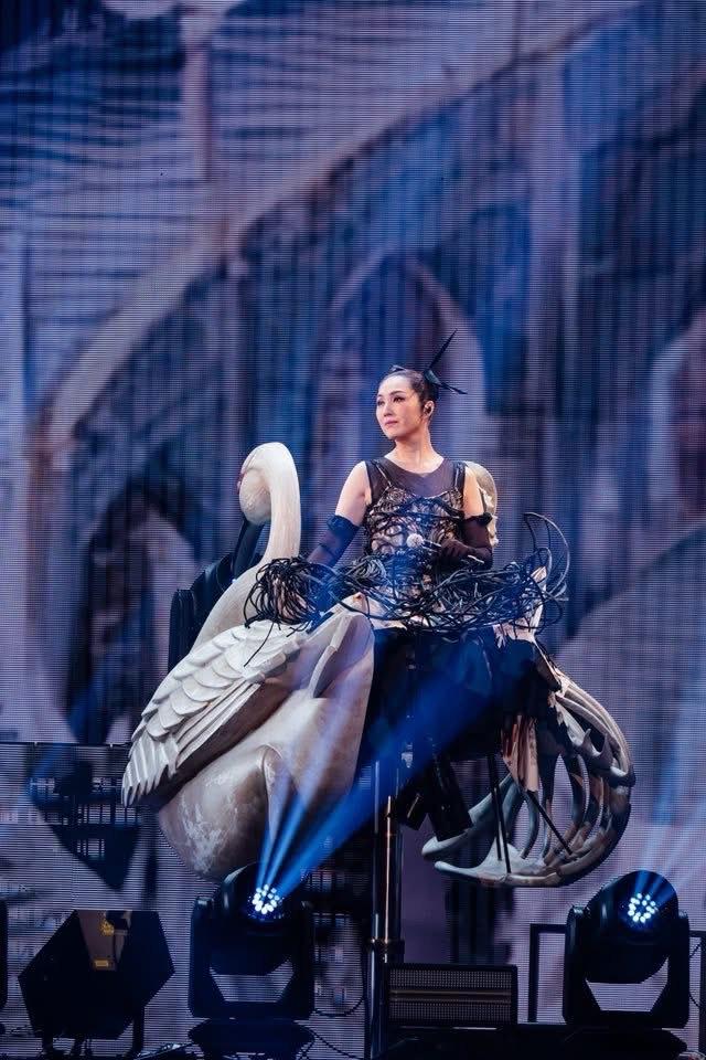 楊千嬅指現在最大的領悟是學會認識自己。