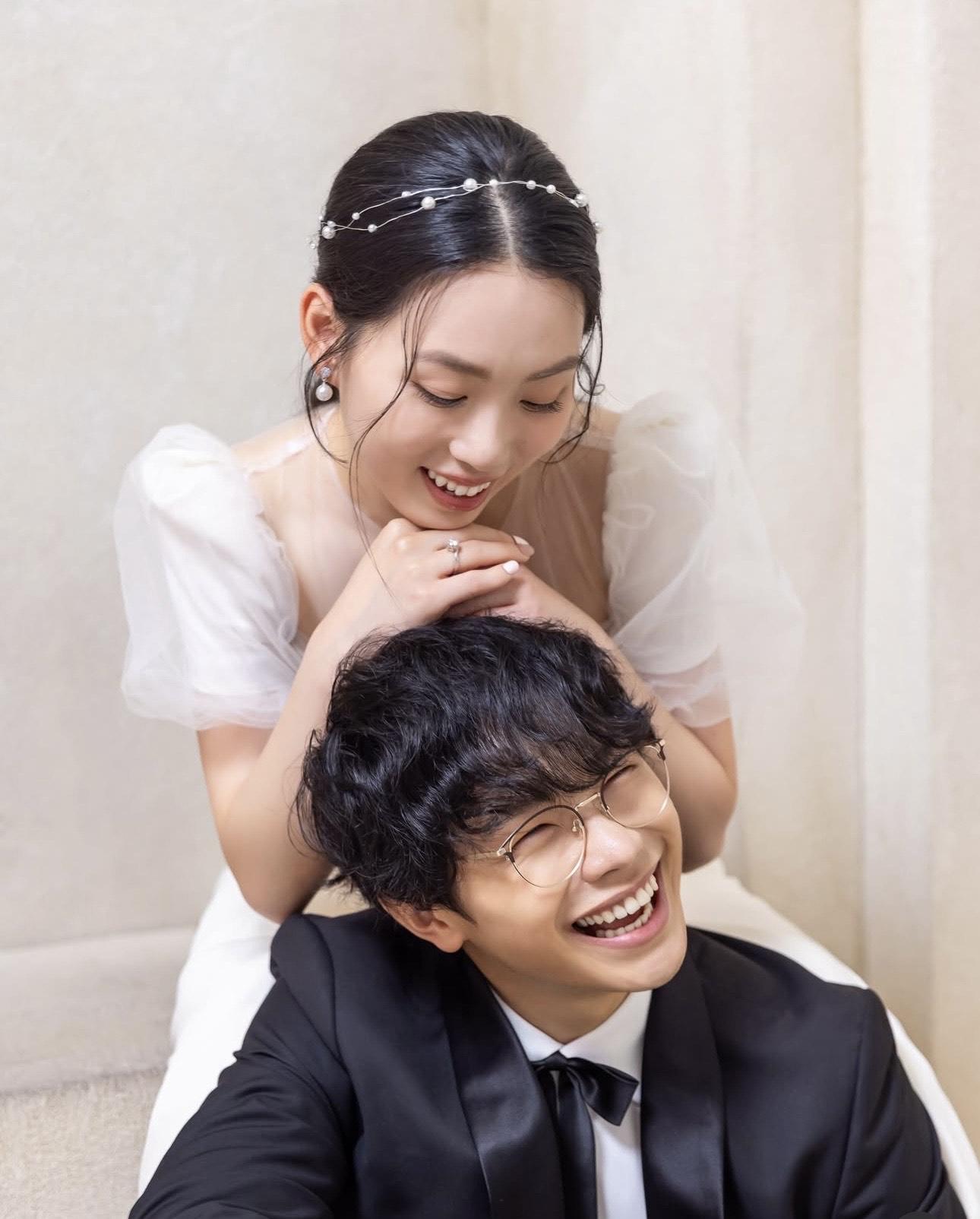 程人富與拍拖逾11年的中學同學梁雅瑩拉埋天窗。