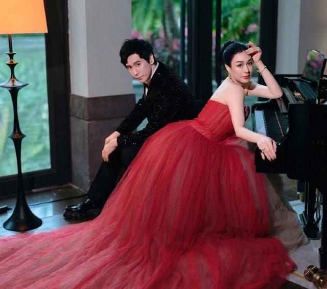 鍾麗緹在2016年與內地男星張倫碩結婚。