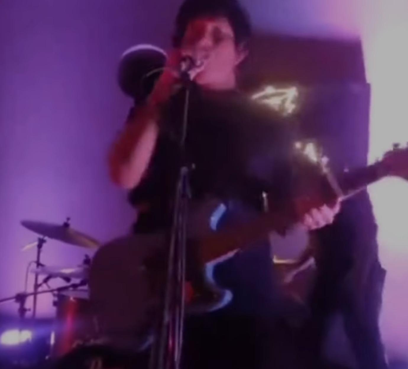 Mi Mejor Amigo Scott主音蘇亞雷斯(Carlos Suarez)遭受電擊癱瘓了大約7秒鐘。