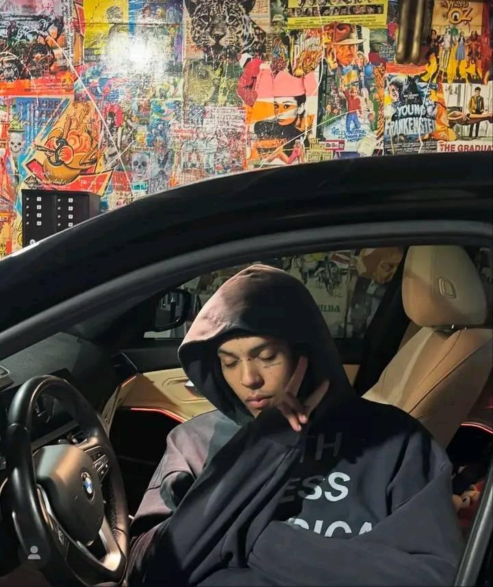 POORSTACY的音樂貼近九十年代獨立搖滾,因此獲得一班樂壇前輩青睞。
