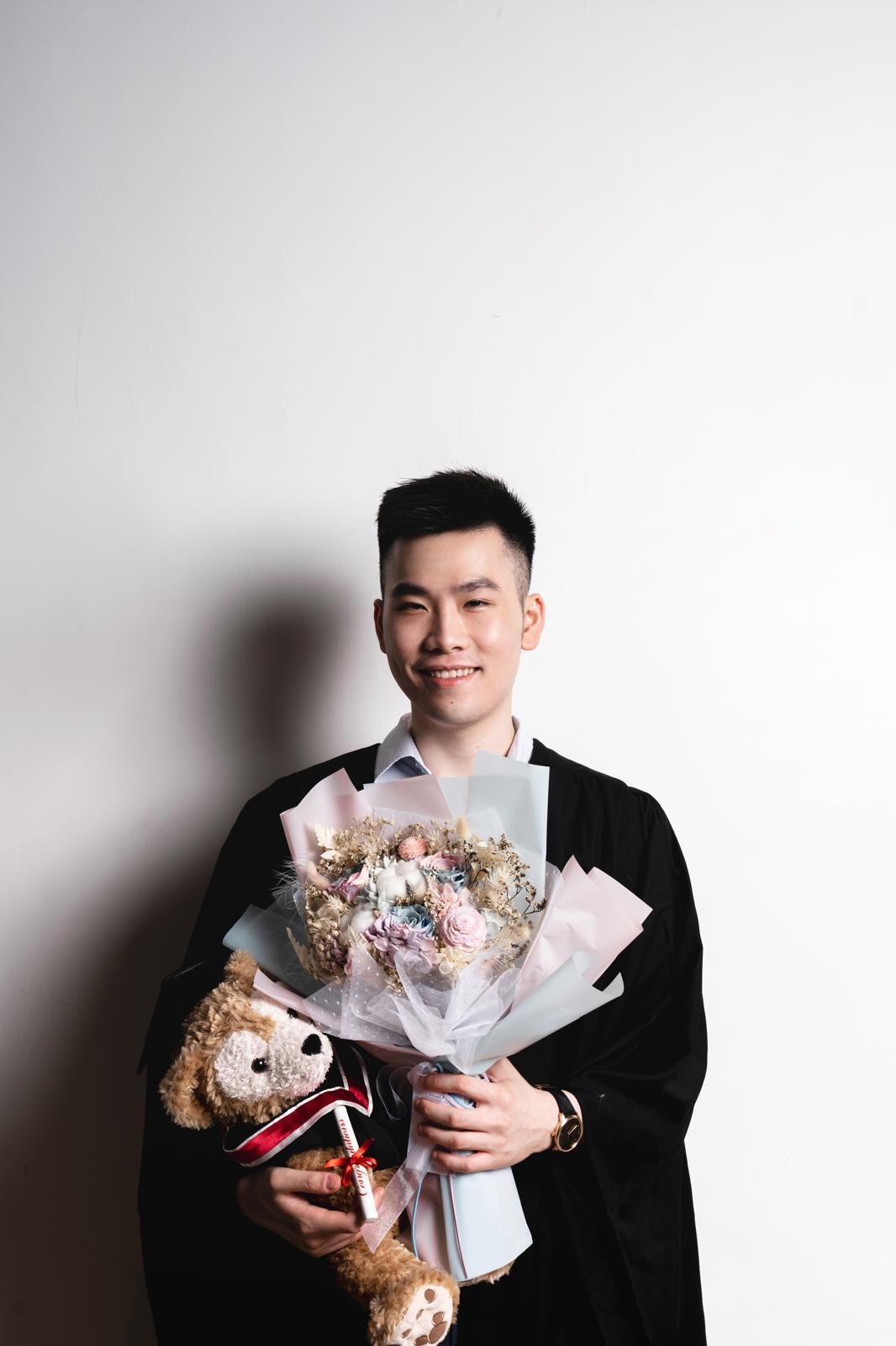 見習督察莫竣稀是今屆的施禮榮盾及榮譽警棍得主。