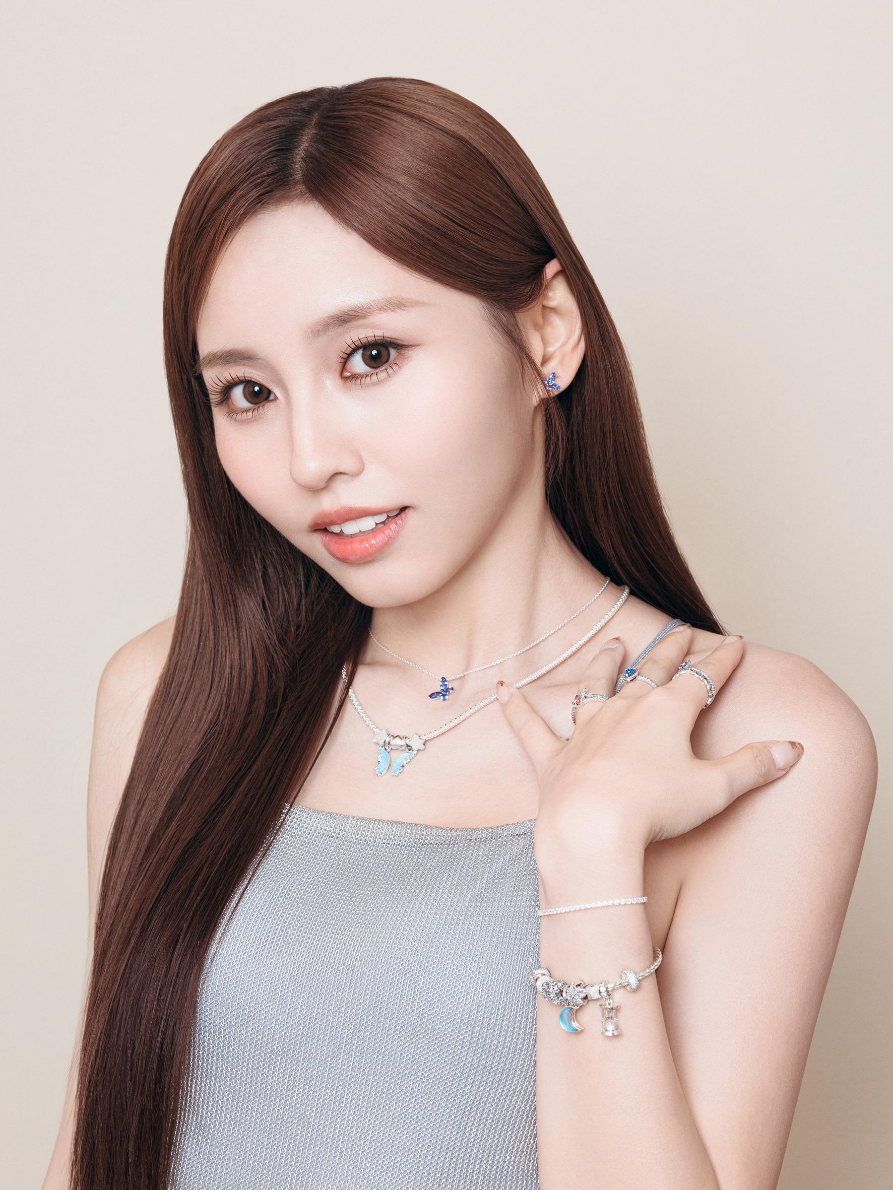 Ivy So演繹Pandora聖誕系列,並親自設計3款鑄刻吊墜。