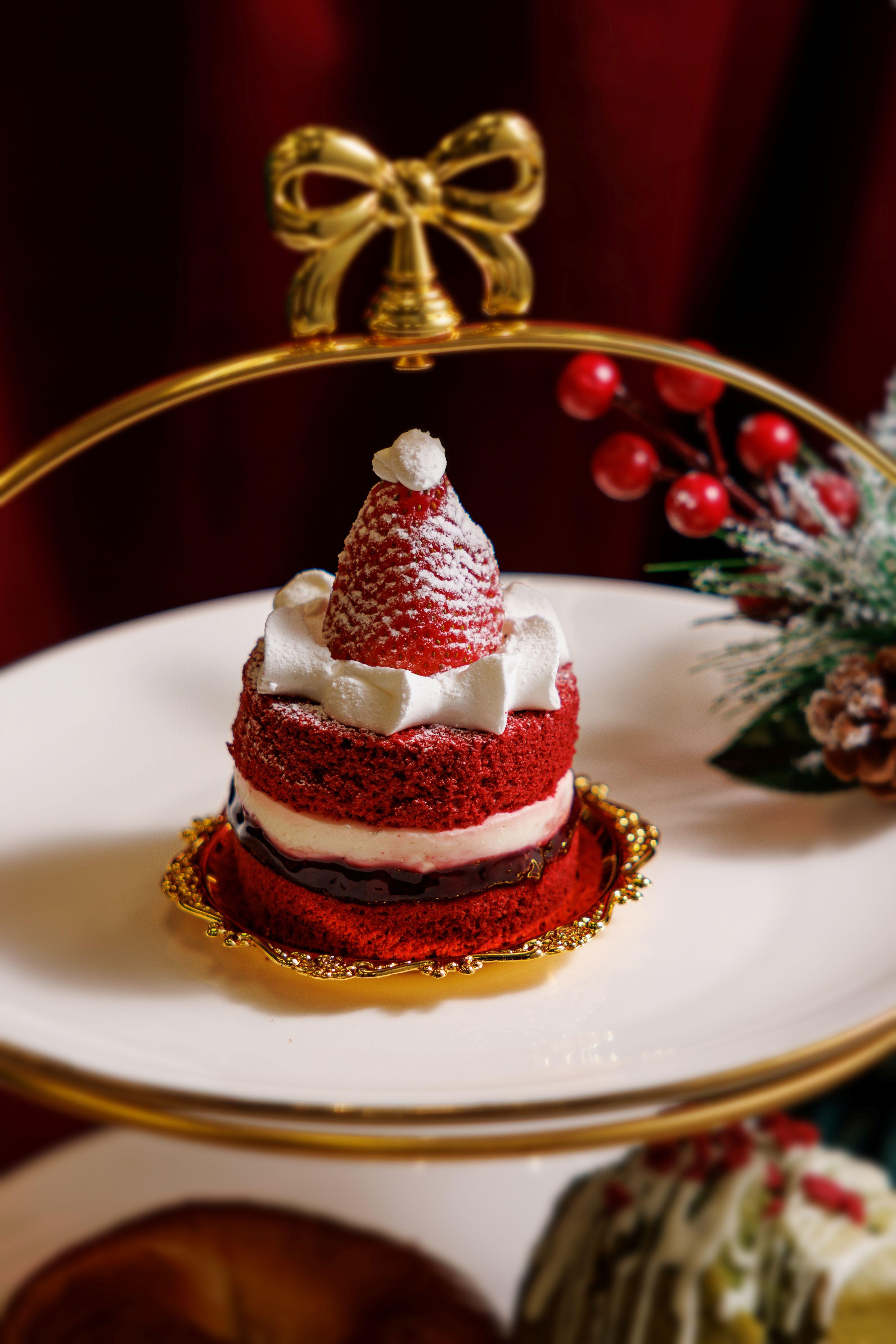 紅絲絨聖誕草莓蛋糕