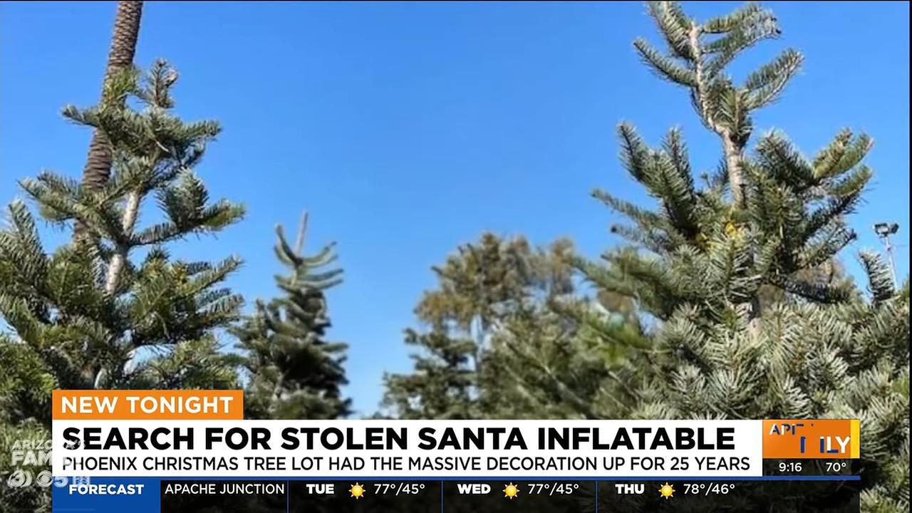 美國亞利桑那州12米聖誕老人被盜,圖為被盜後現場情況。(影片截圖)