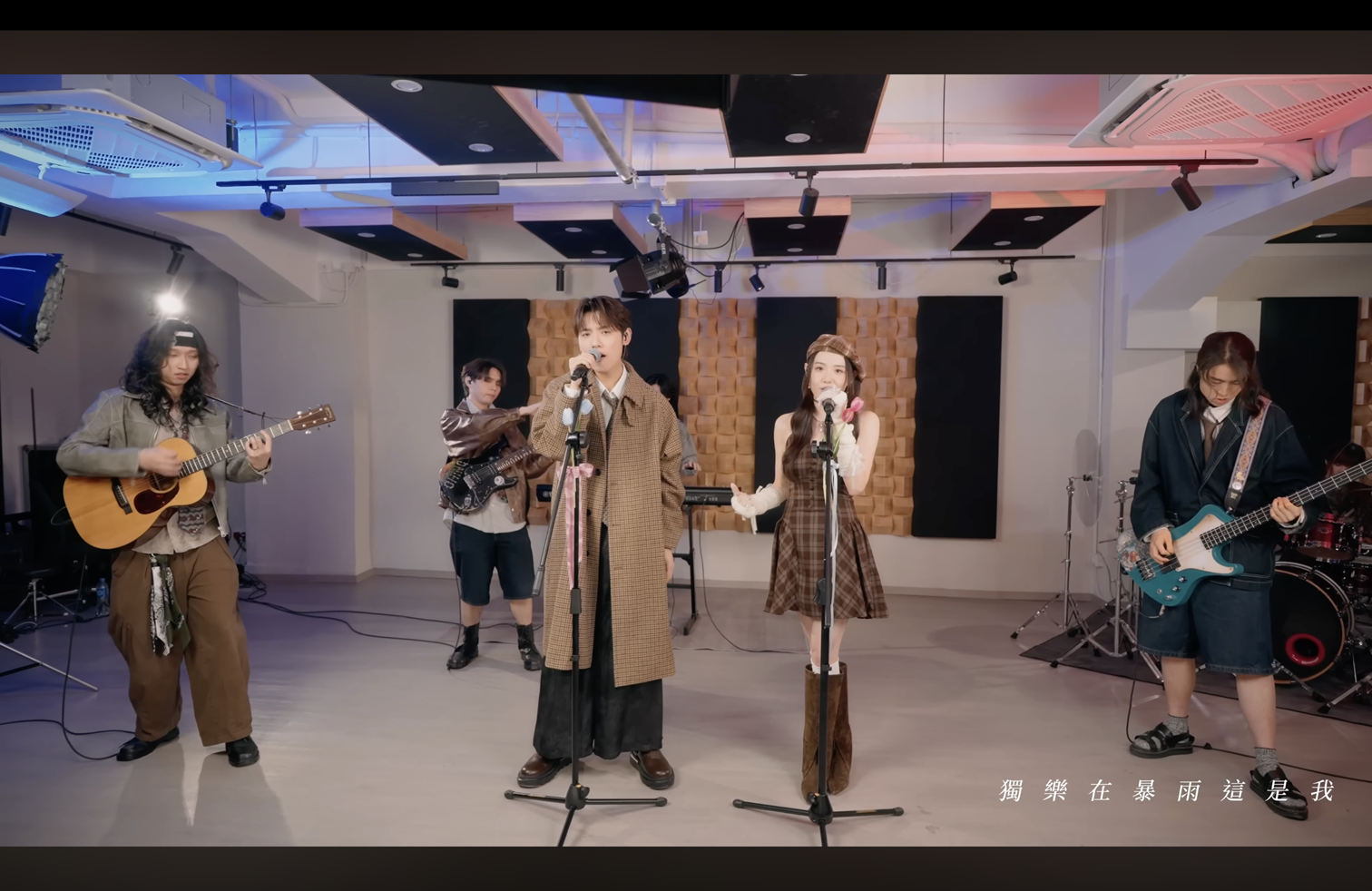 曾傲棐與樂隊「晚安莉莉」合唱「年度歌曲精選Medley」。