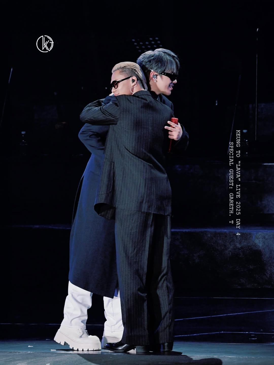 姜濤演唱會第4場請來好友湯令山擔任嘉賓,兩人互相多謝並擁抱。(IG@keungshowhkfanclub)