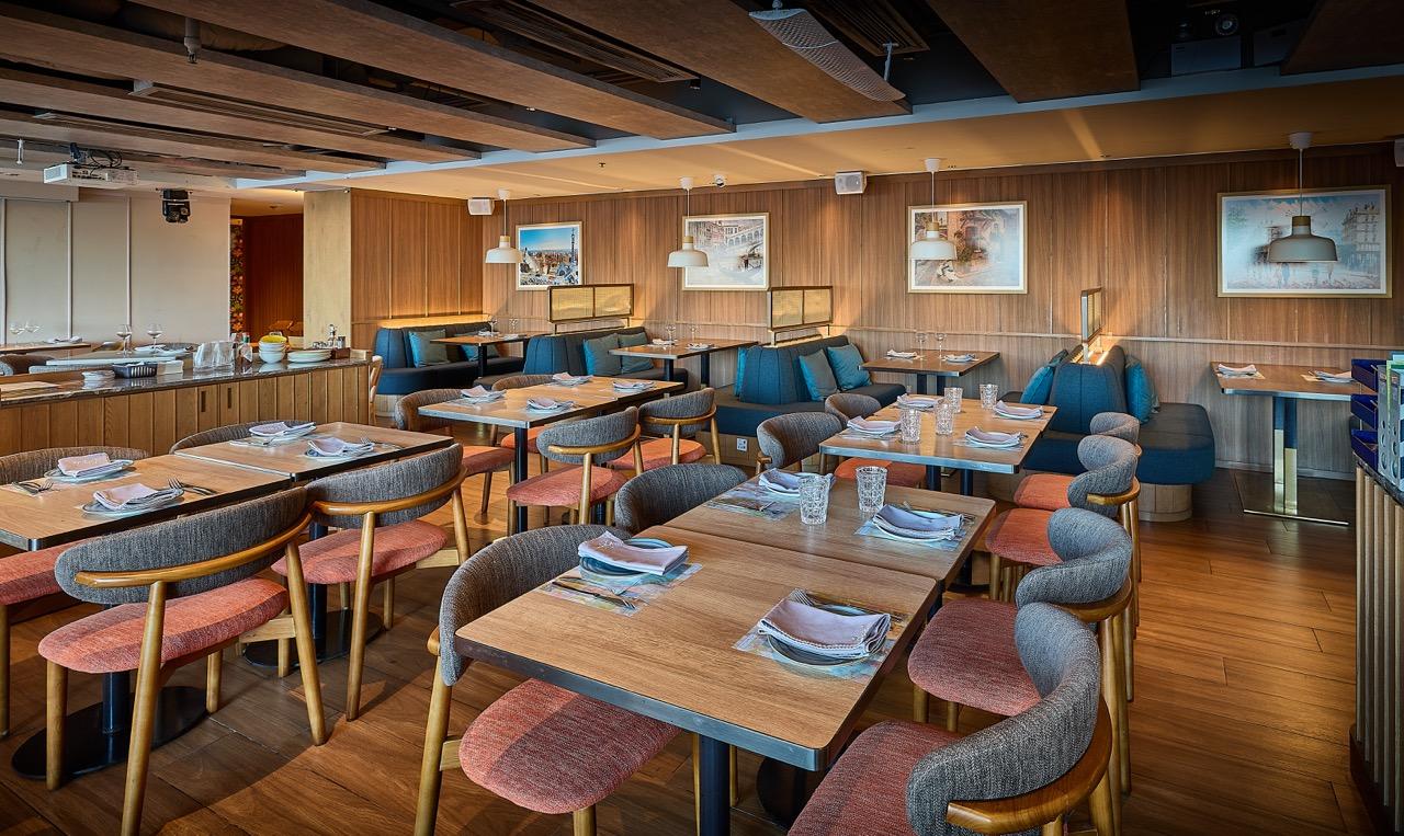 除了自助晚餐,除夕派對也無限量供應小吃。