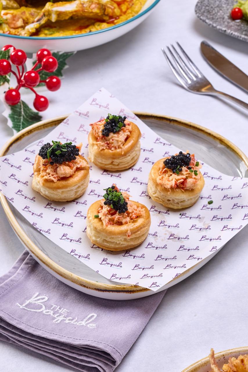 龍蝦酥盒配黑魚子醬