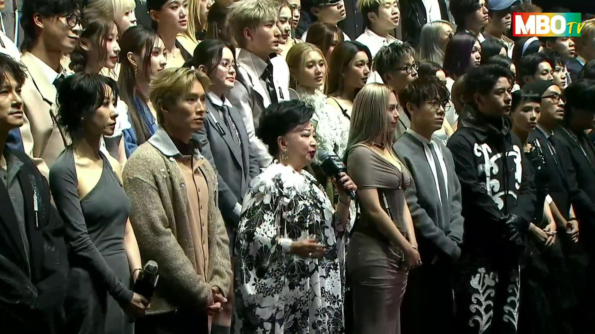 「聲夢小花」Yumi鍾柔美、Chantel姚焯菲及詹天文獲安排站在第2行中間位置