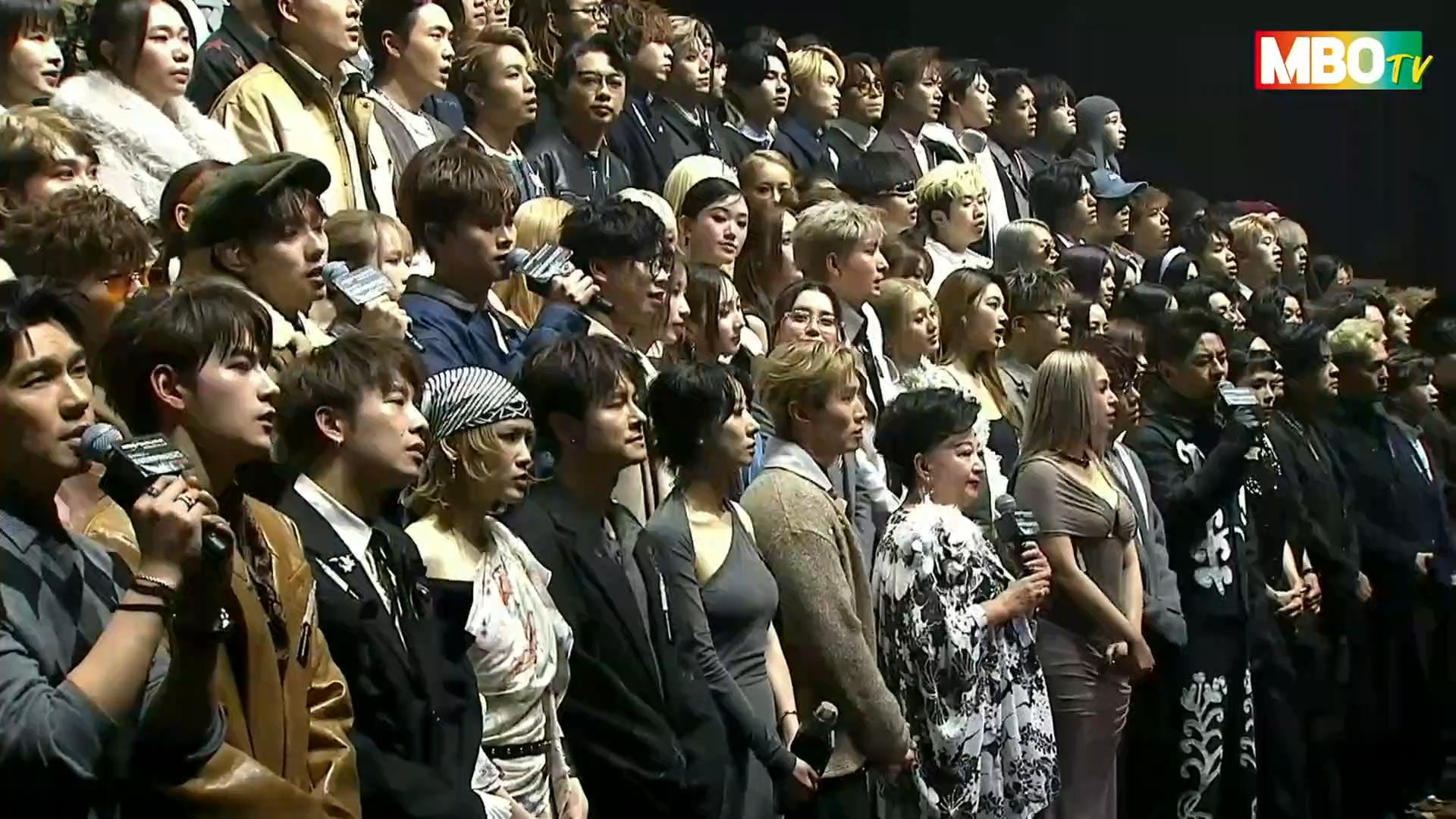 「聲夢小花」Yumi鍾柔美、Chantel姚焯菲及詹天文獲安排站在第2行中間位置