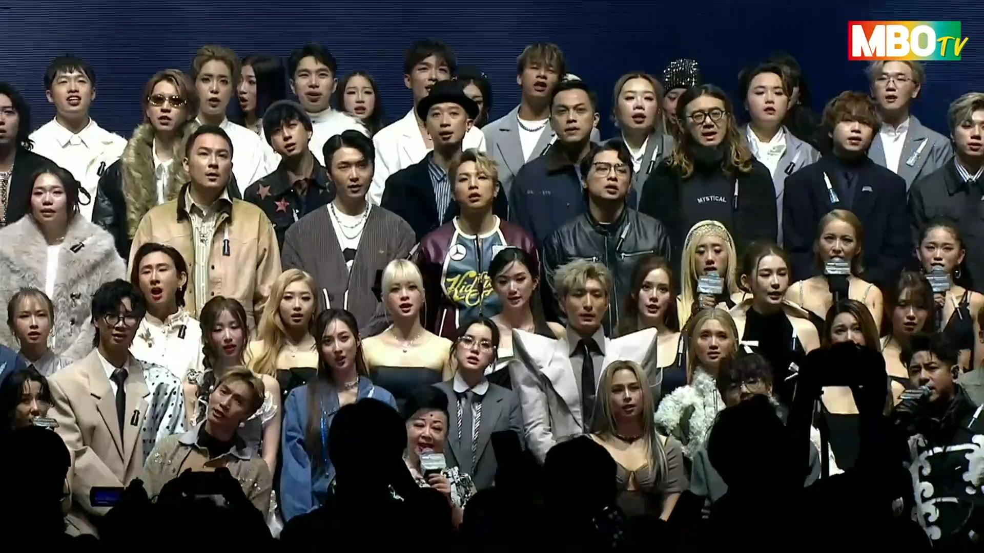 「聲夢小花」Yumi鍾柔美、Chantel姚焯菲及詹天文獲安排站在第2行中間位置