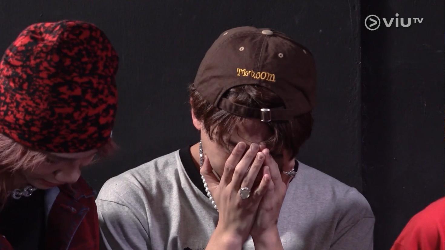 Ian Hannz送走戰友哭成淚人。