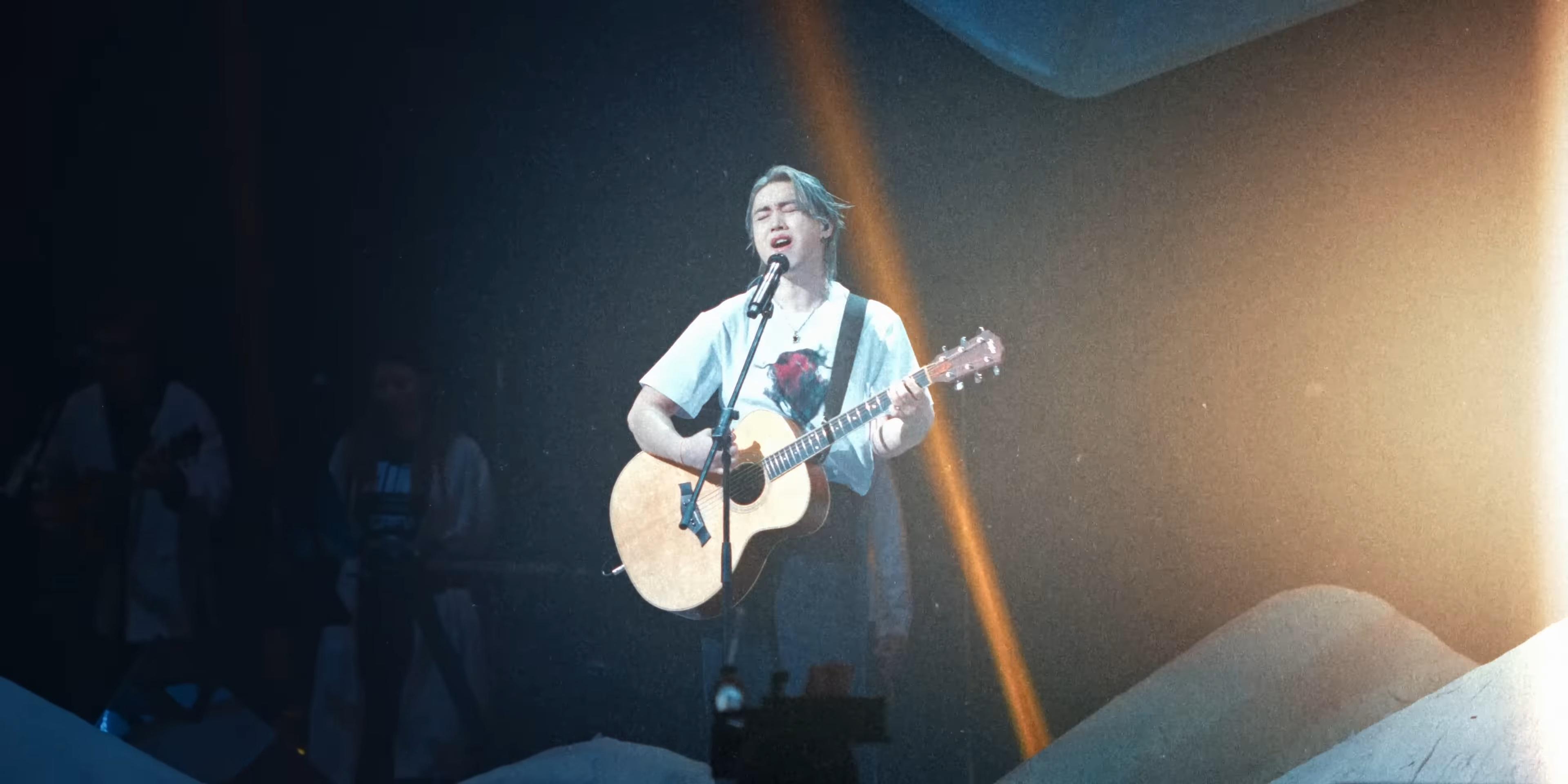 Busker出身的Jer柳應廷,出道七年的保持音樂初心。(MV截圖)