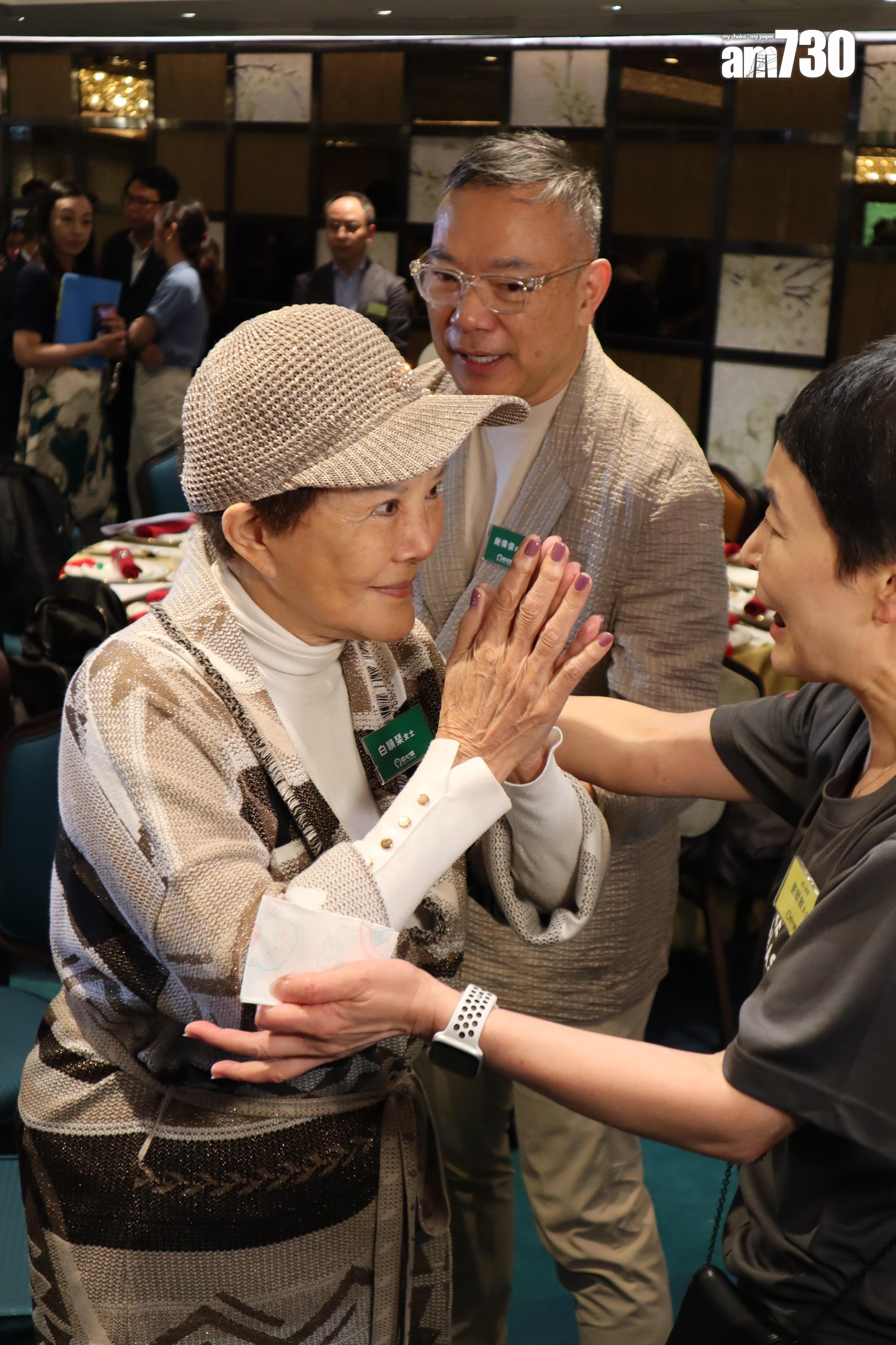 白韻琹於2010年開始涉獵政界,曾是灣仔區議會(樂活選區)區議員。