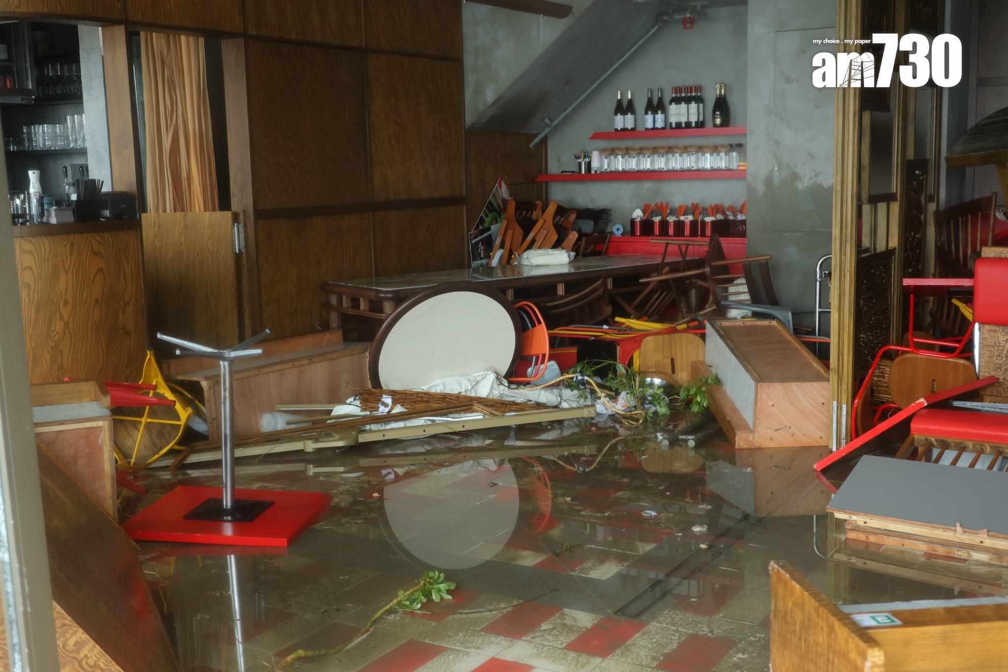 今年9月超強颱風樺加沙襲港下,將軍澳海濱受到嚴重破壞。(林俊源攝)