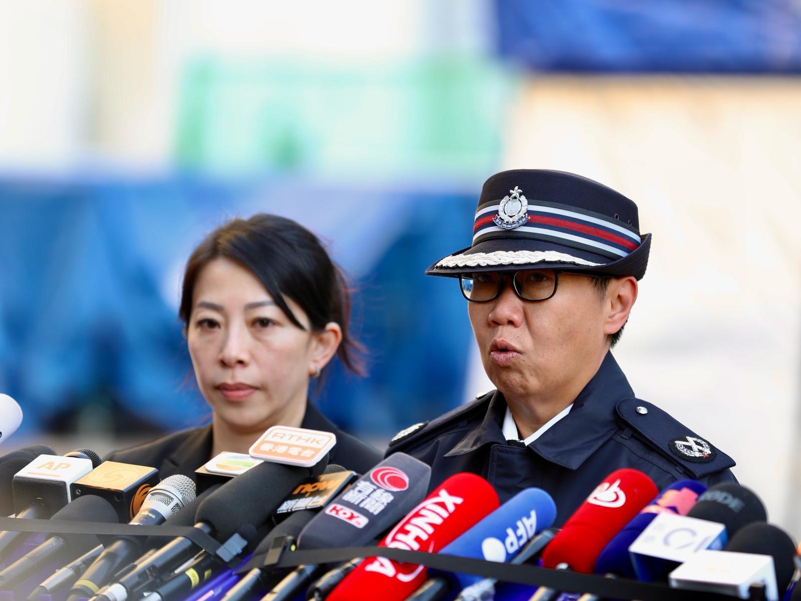 警務處新界北總區指揮官助理處長林敏嫻及傷亡查詢中心主管總警司曾淑賢。