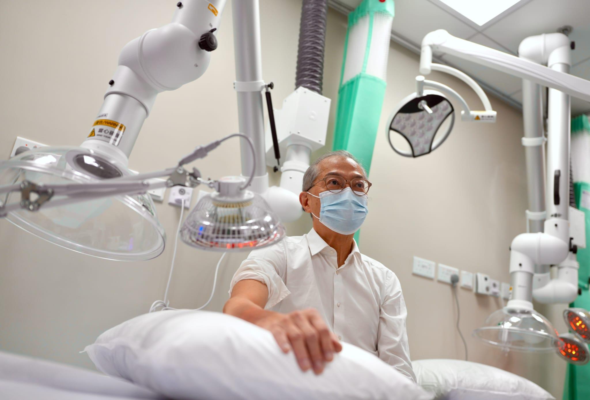 中醫醫院今起分階段投入服務,盧寵茂到場視察流程。