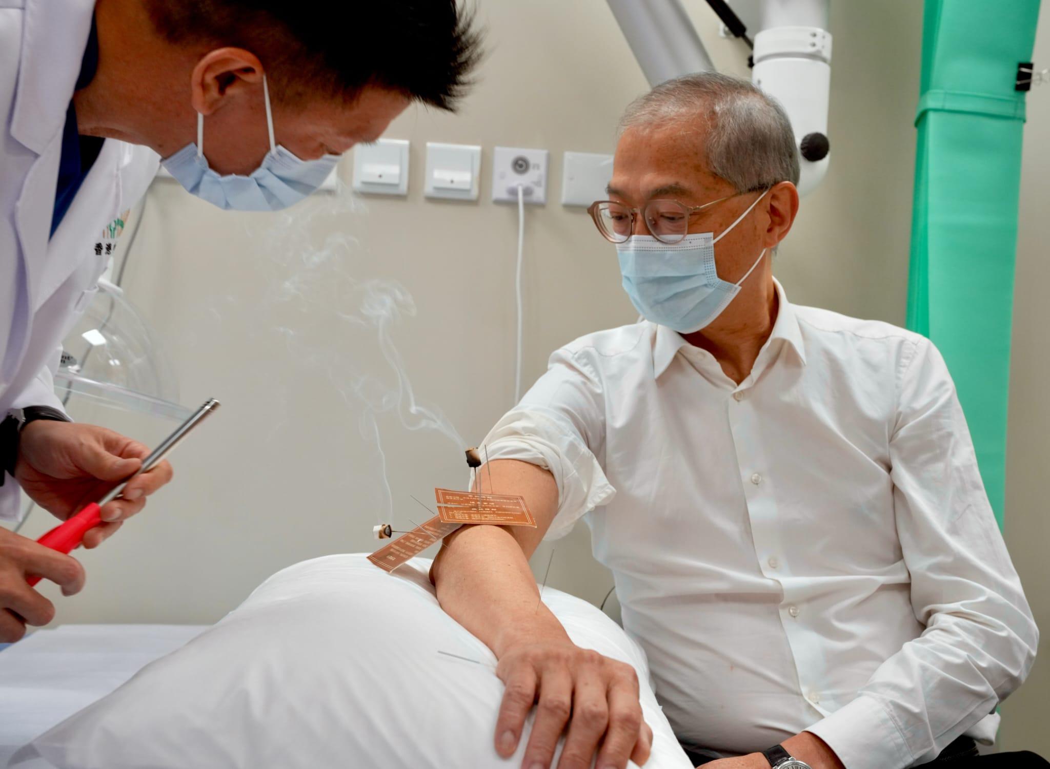 中醫醫院今起分階段投入服務,盧寵茂到場視察流程。