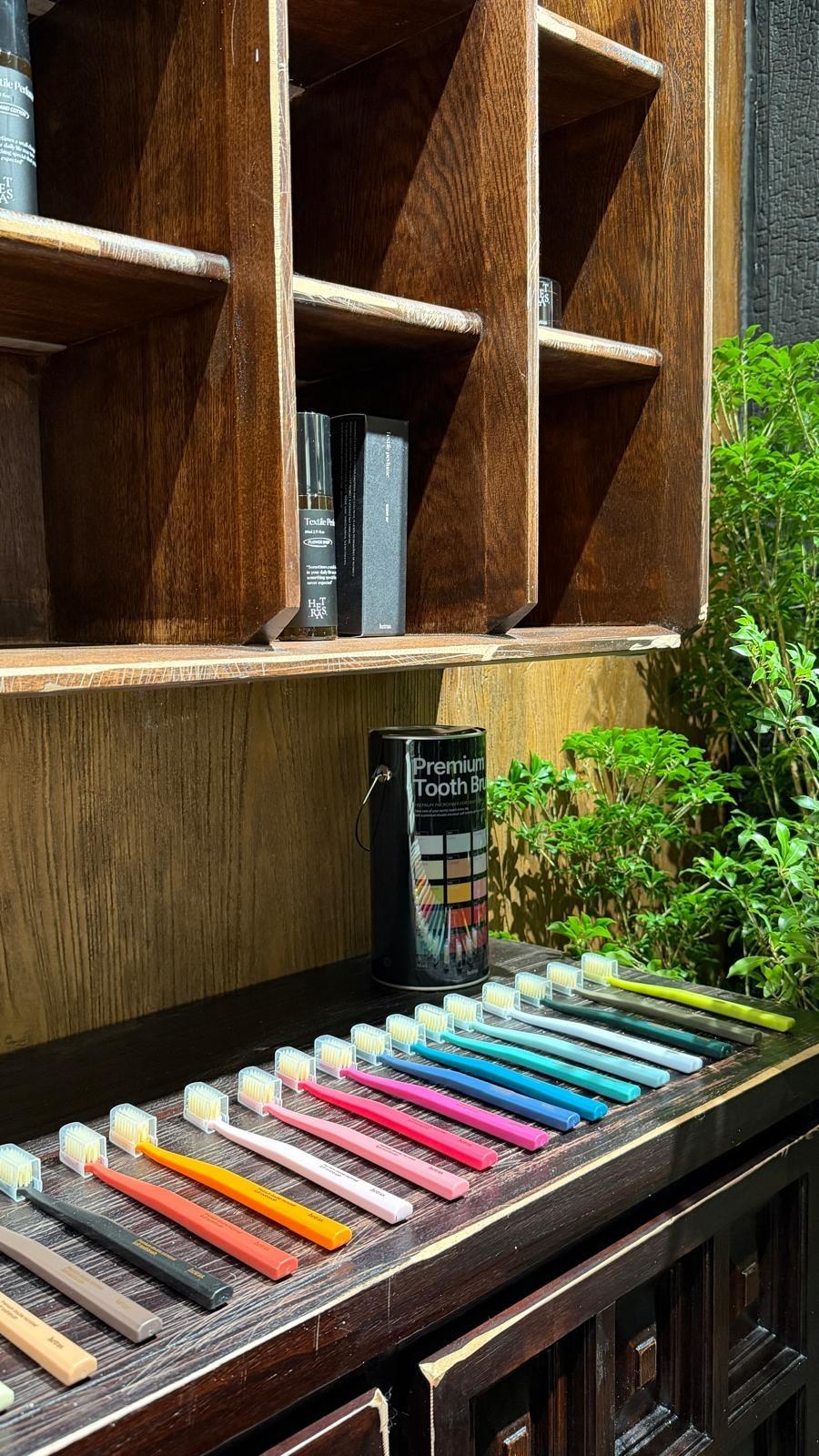 hetras的新店以極簡美學設計,營造靜謐放鬆的空間。