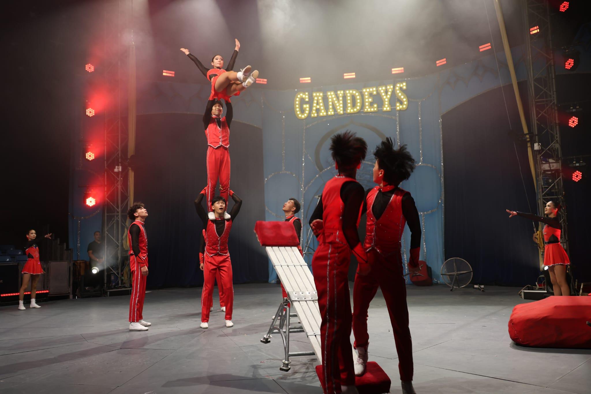 冬日世界雜技團