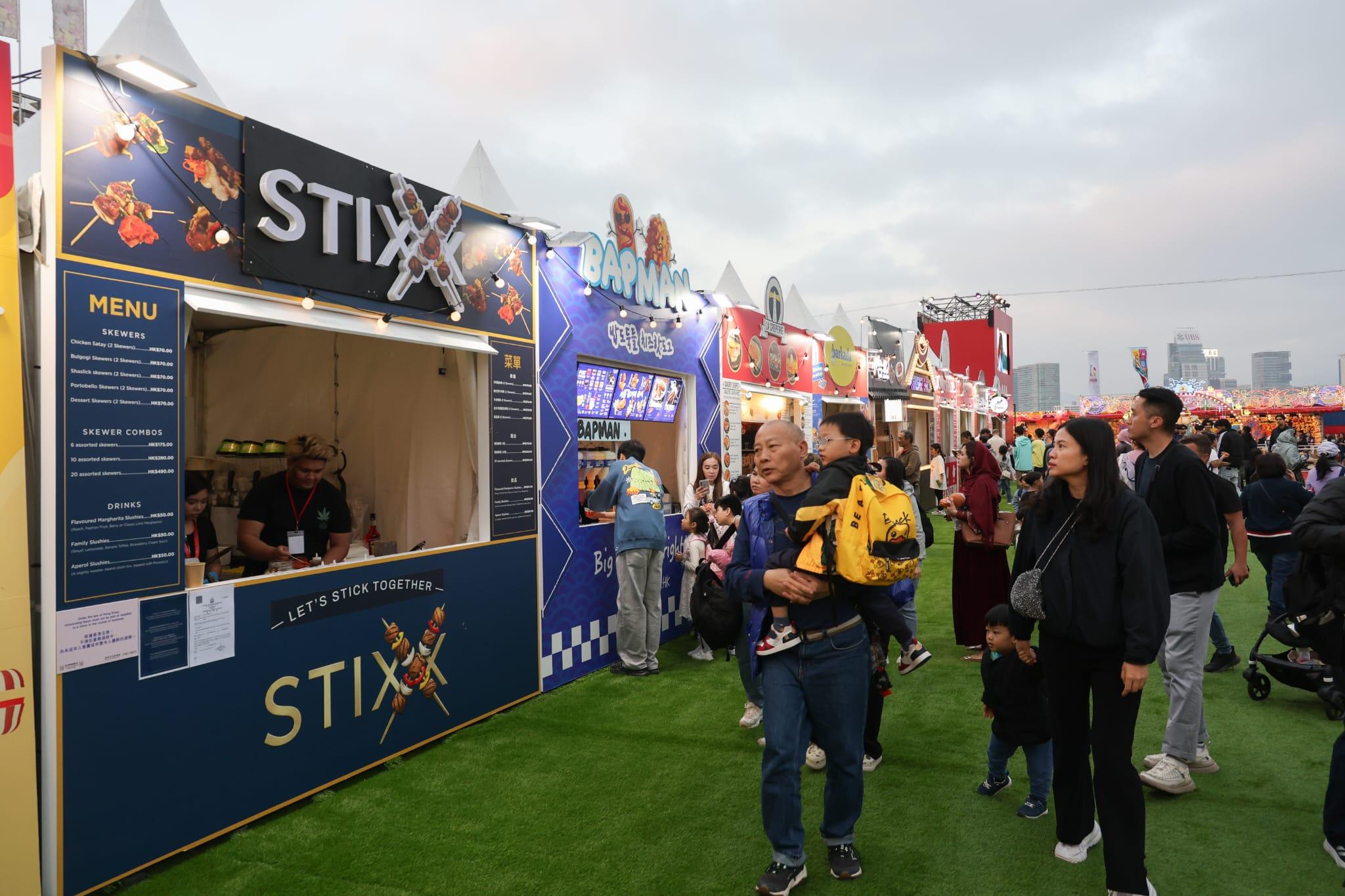 美食廣場雲集17個餐飲攤位