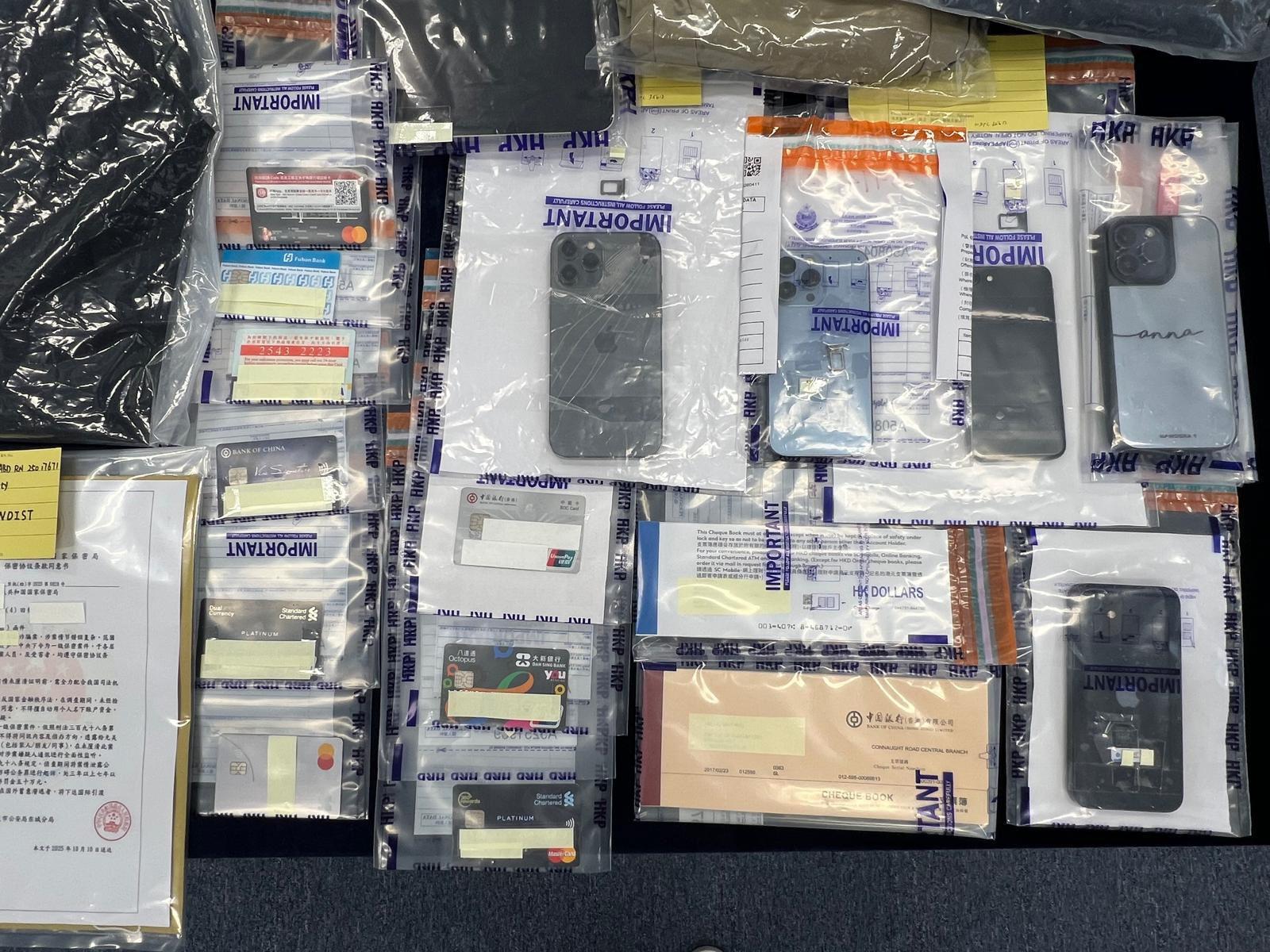 警方檢獲一批證物。