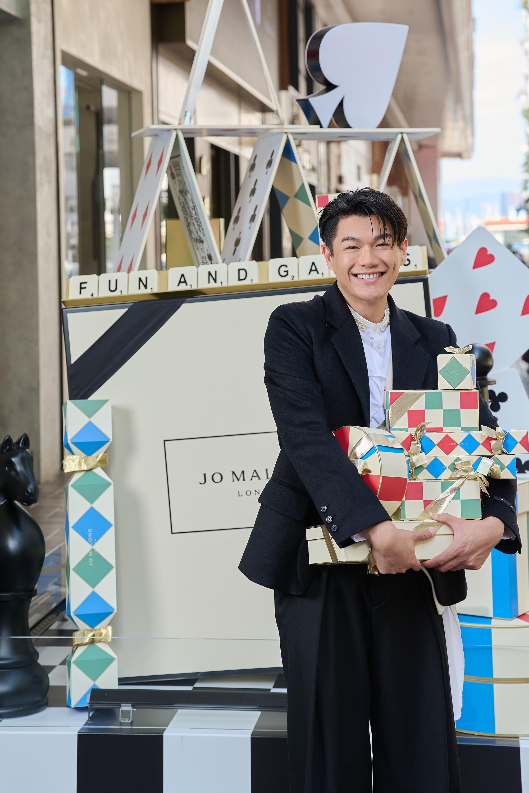 Fashion Walk外有巨型禮盒,讓大家打卡。